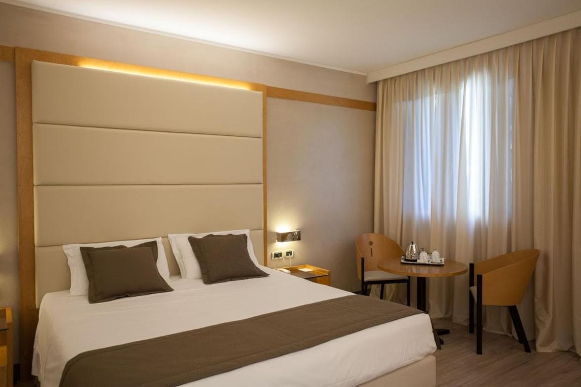 Premier Triple Room - Photo 1