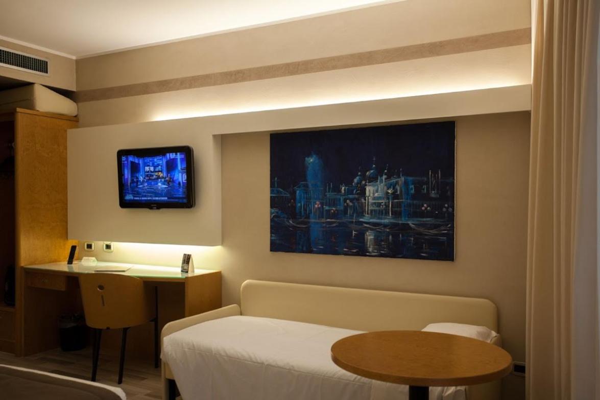 Premier Triple Room - Photo 2