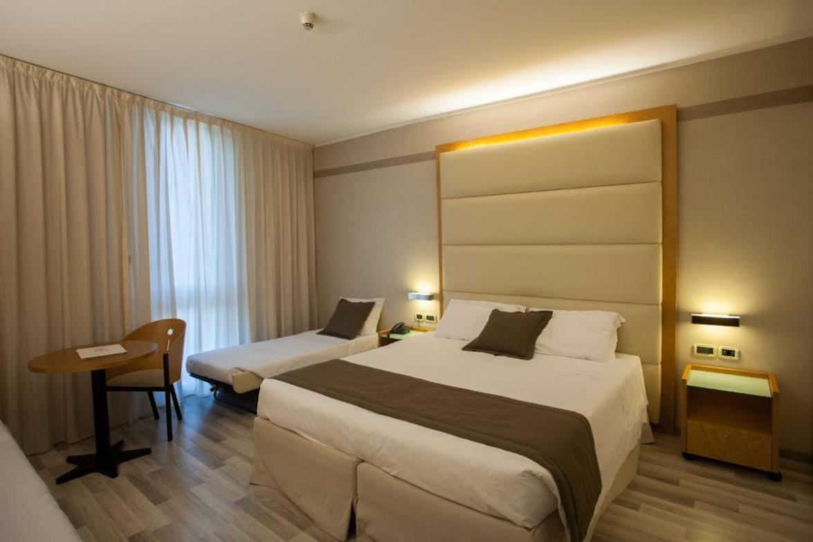 Premier Triple Room - Photo 4