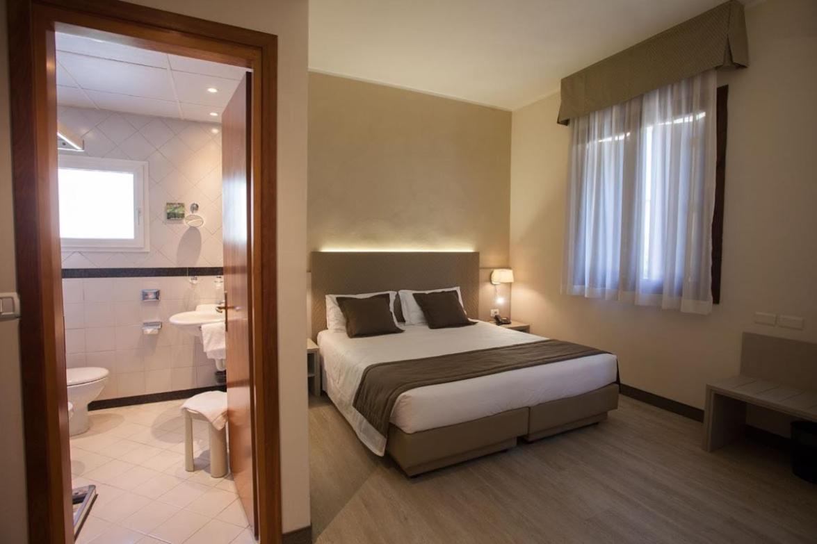 Standard Triple Room - Photo 2