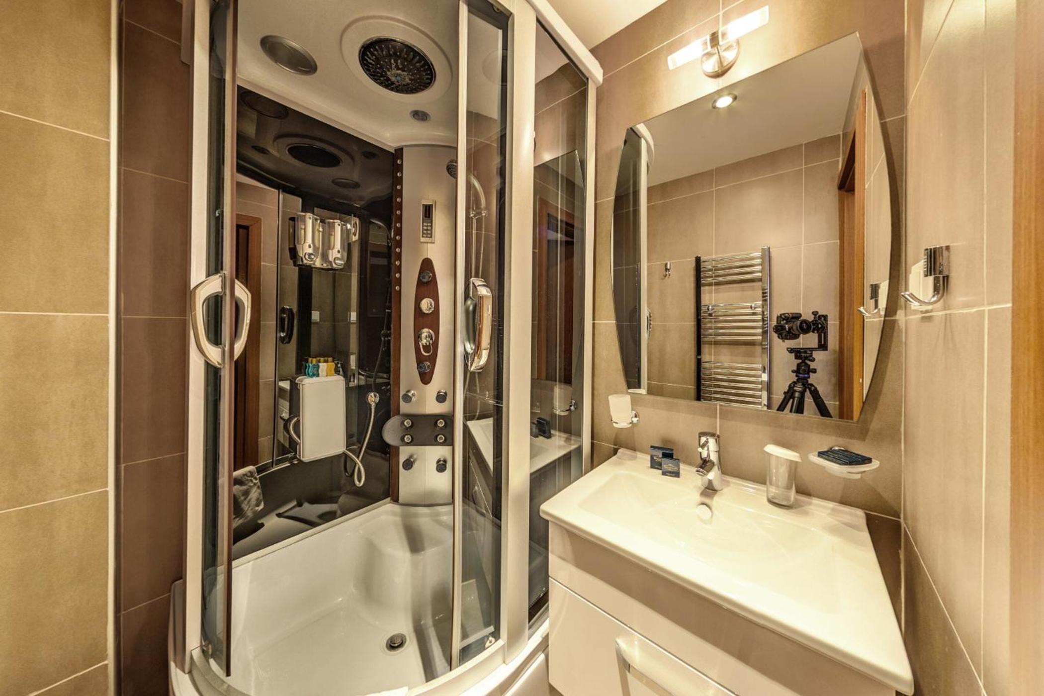 Deluxe Suite with Mountain View photo 3
