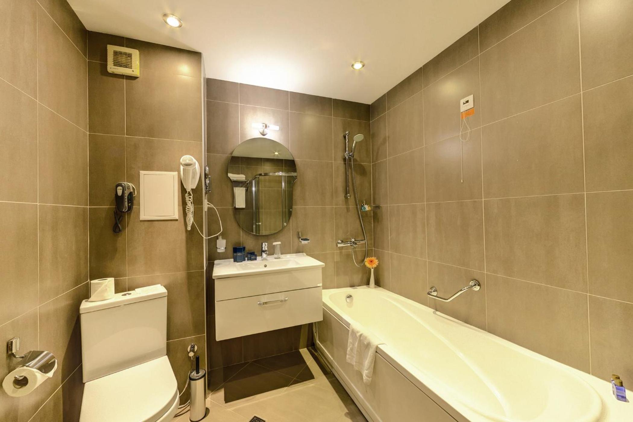 Deluxe Suite with Mountain View photo 2