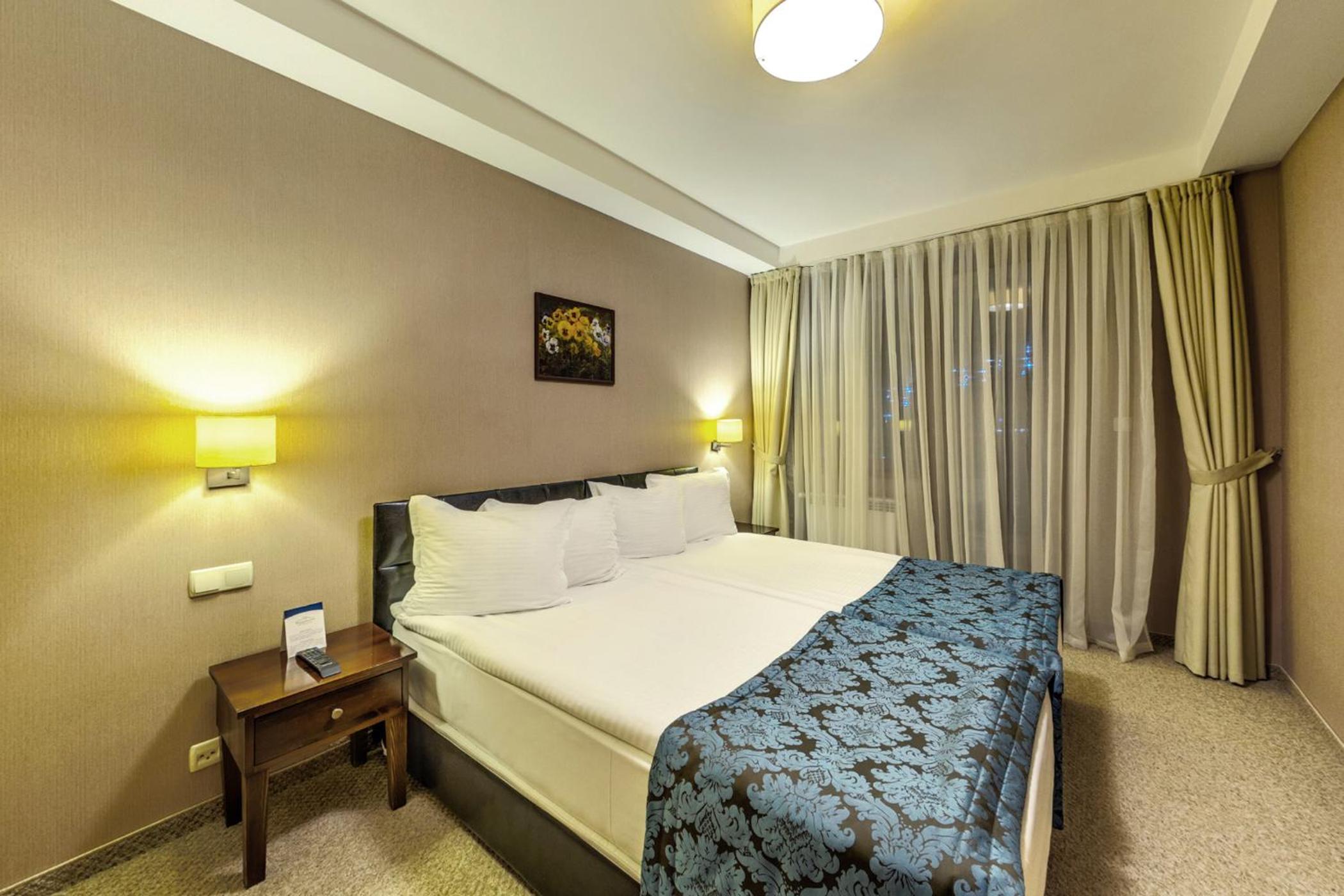 Deluxe Suite with Mountain View photo 1