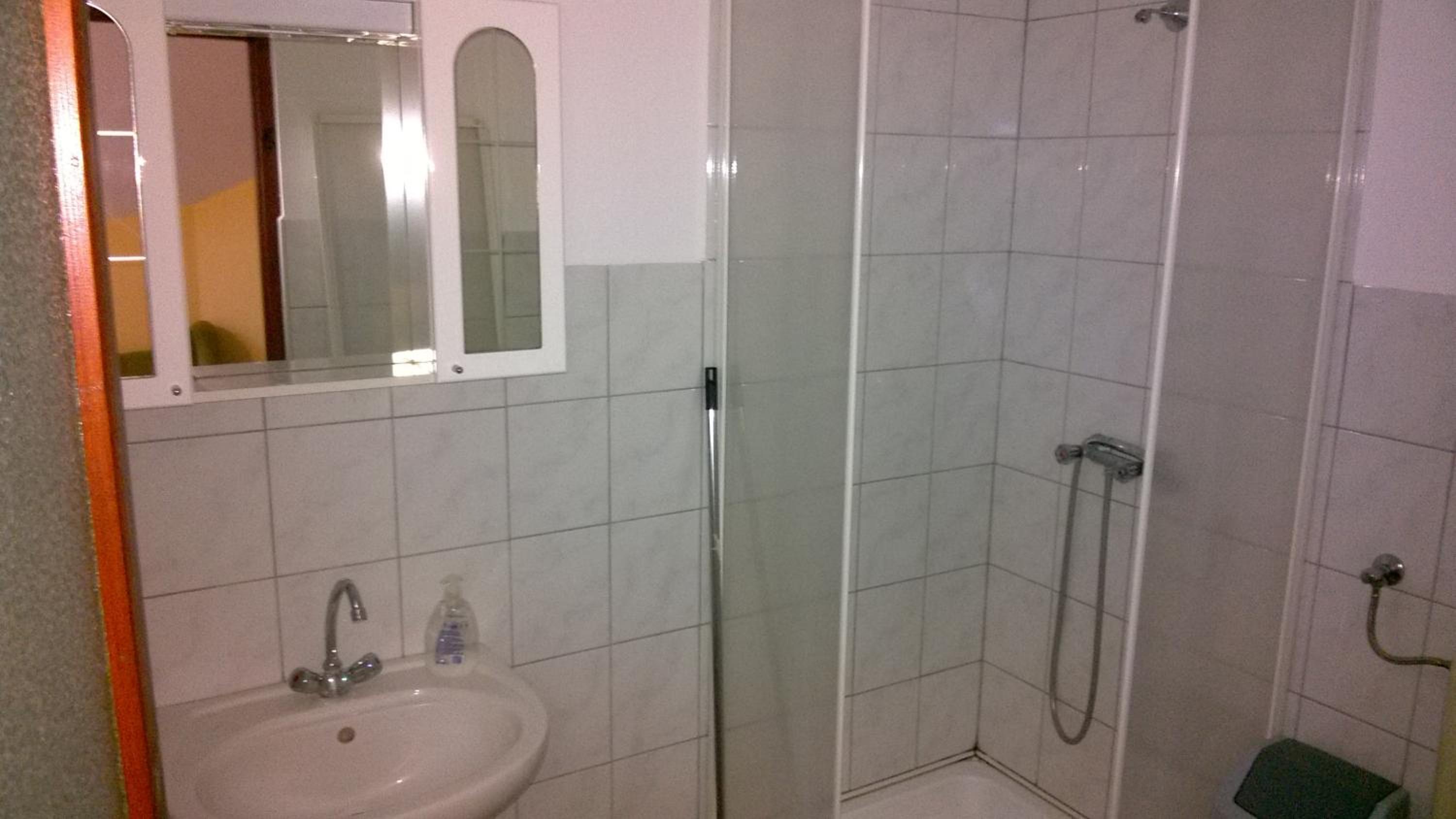 Quadruple Room with Private Bathroom photo 2