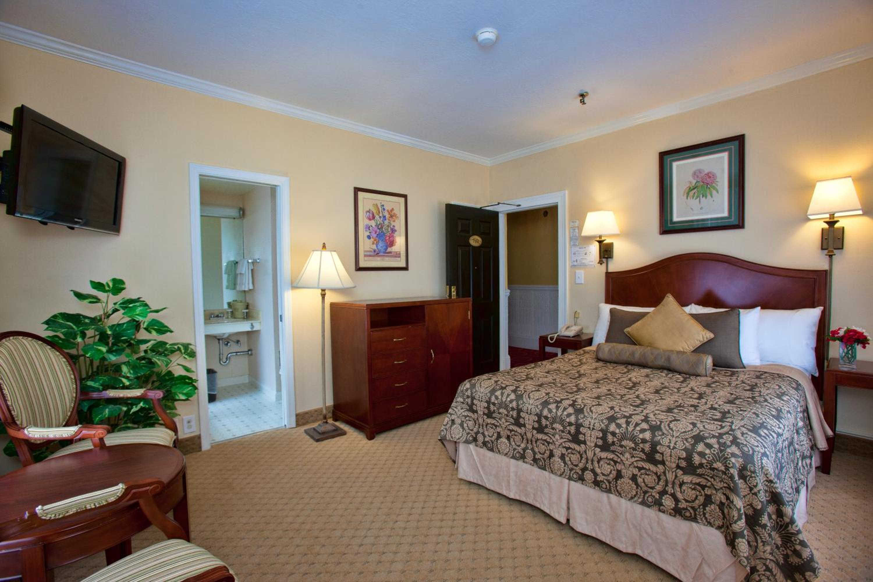 Queen Room - Photo 1