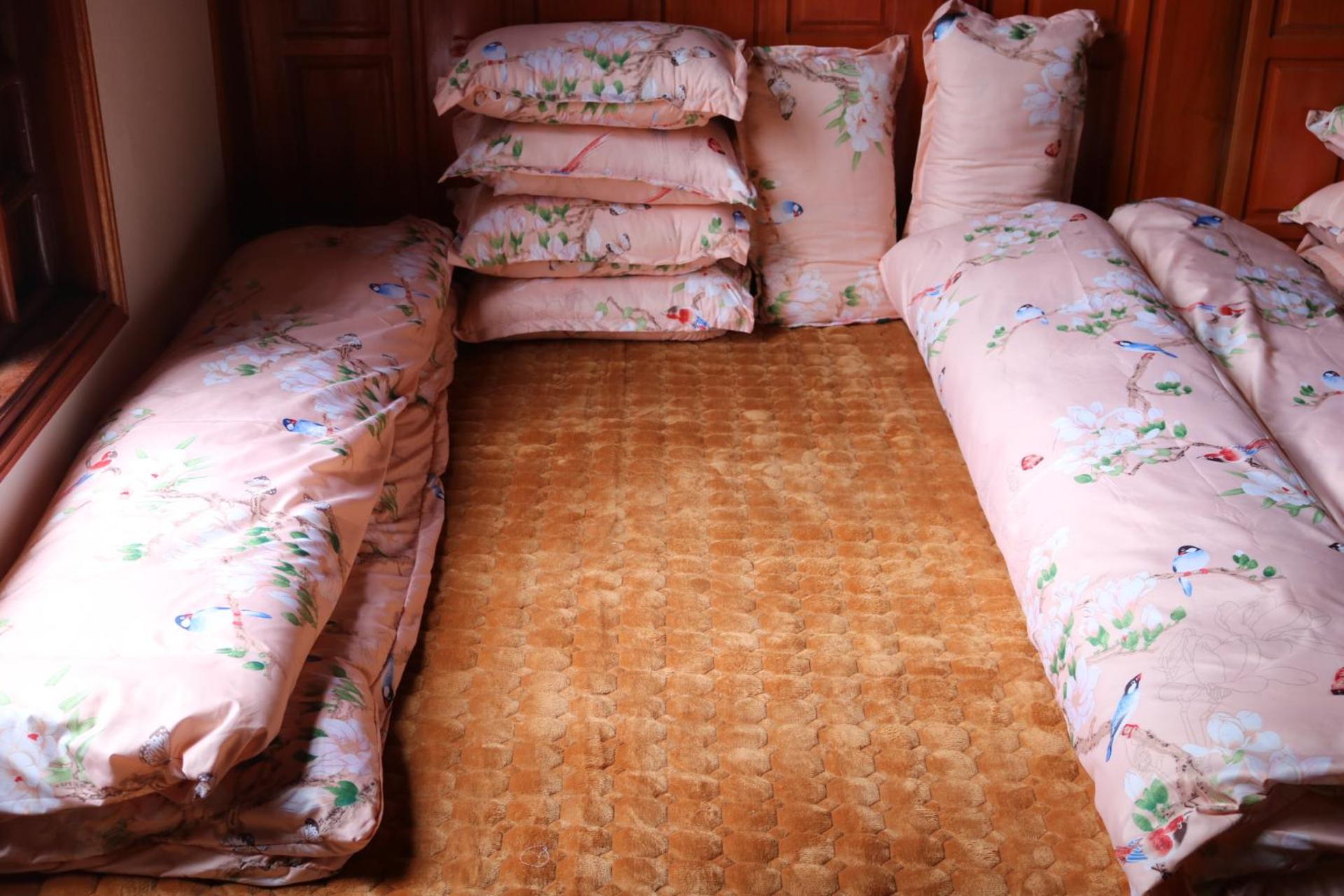 Single Bed in Mixed Dormitory Room