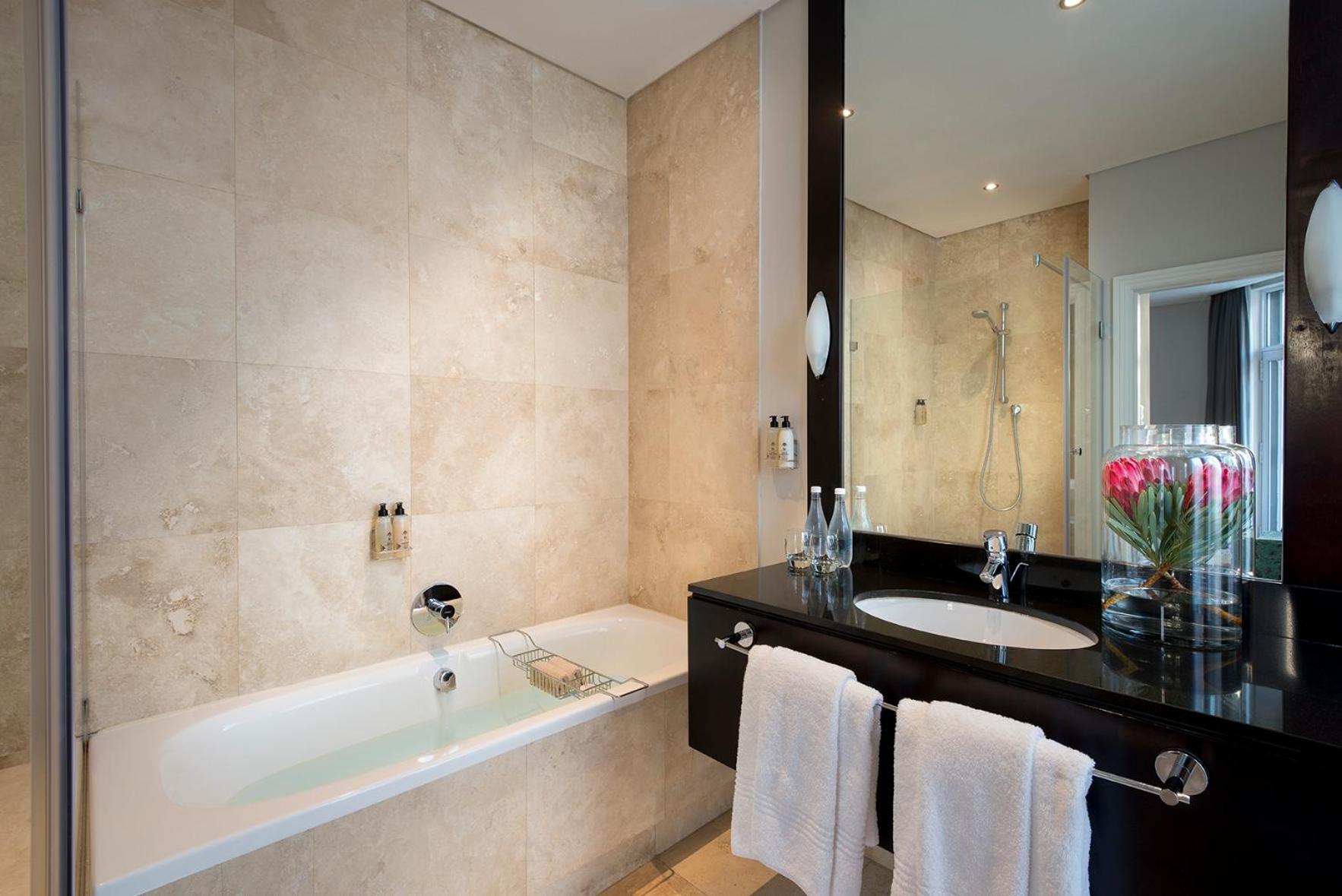 Sugar Daddy Suite - Photo 6