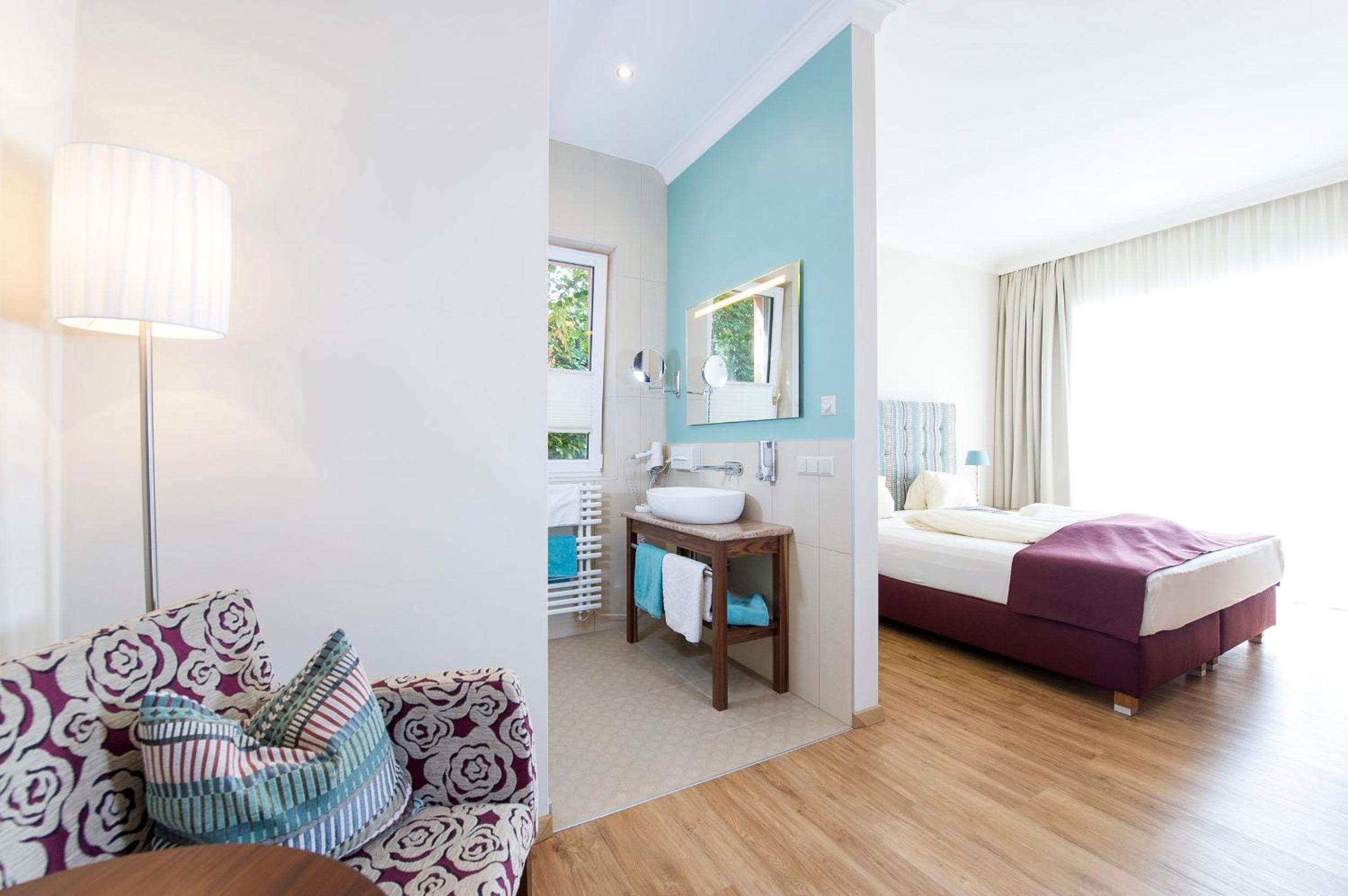 Double Room with Balcony - Photo 2
