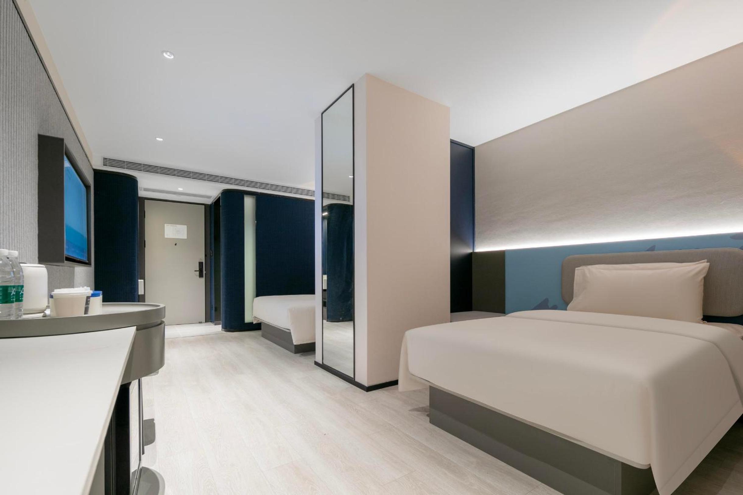 Select Family Twin Room photo 1