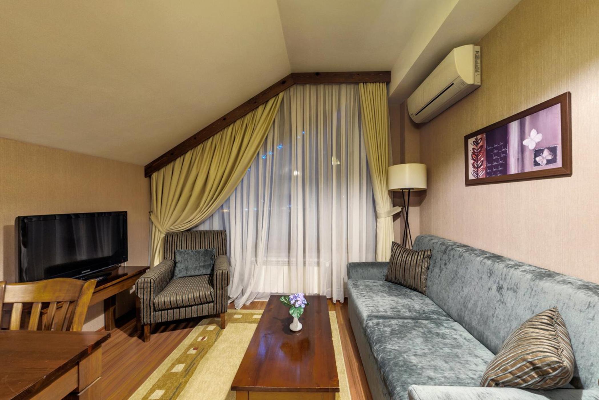 Grand Suite with Mountain View photo 3