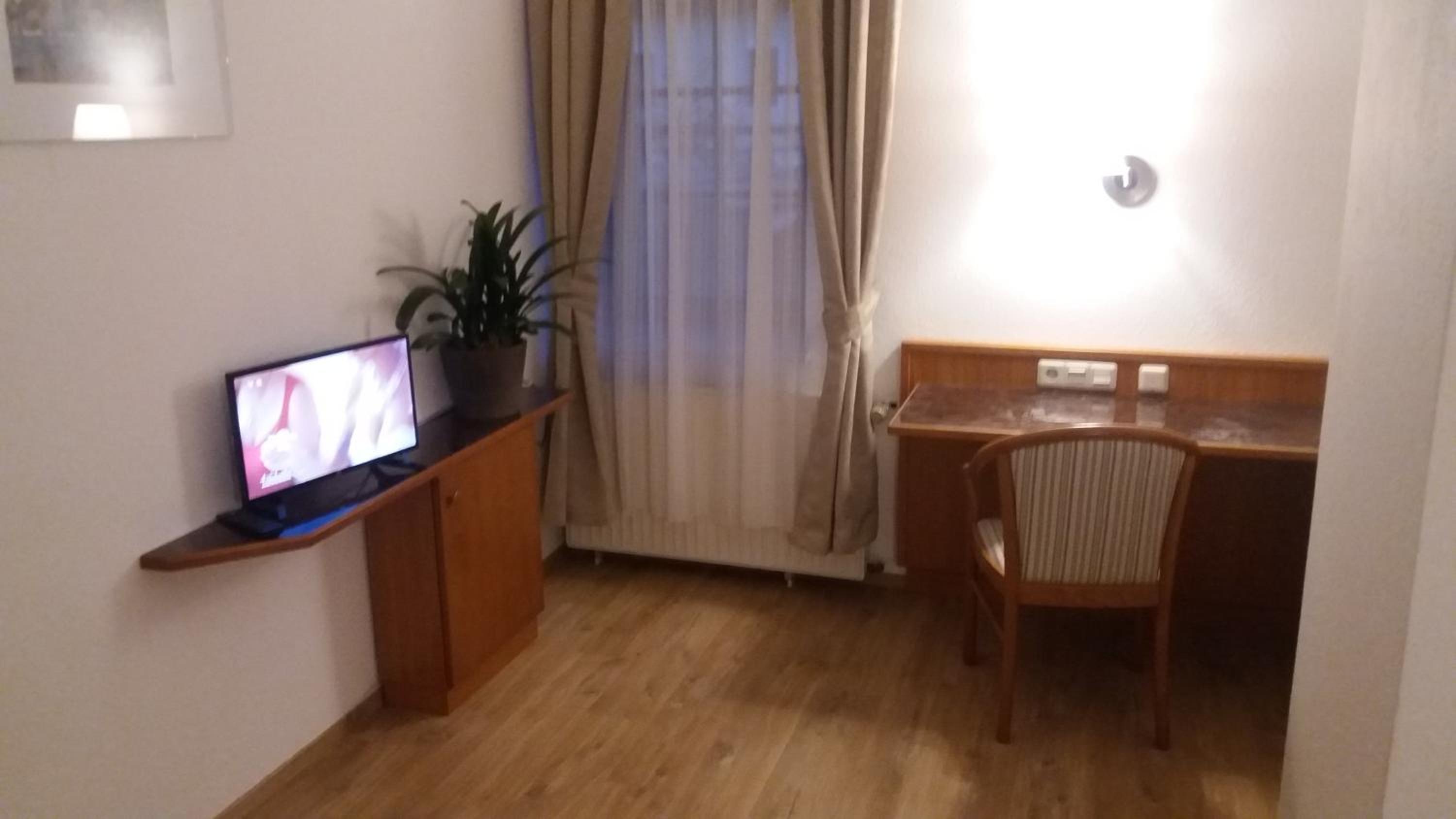 Double Room with Extra Bed - Photo 14