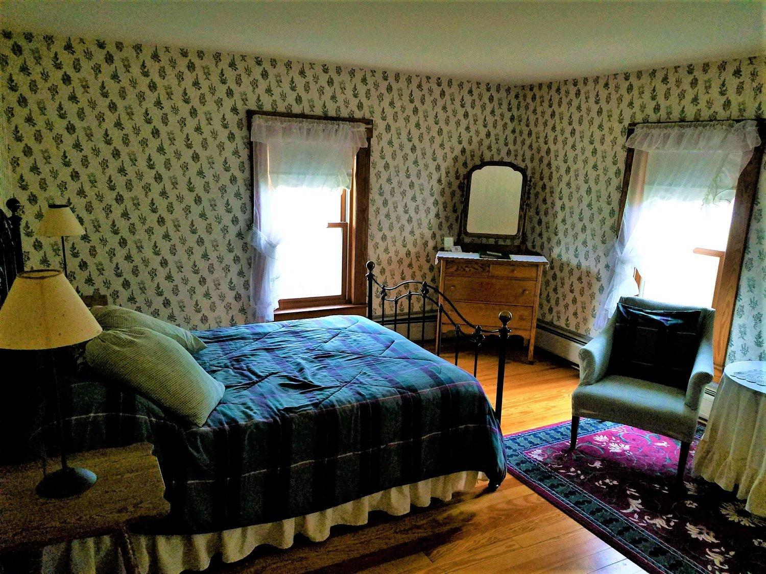 Queen Room photo 2