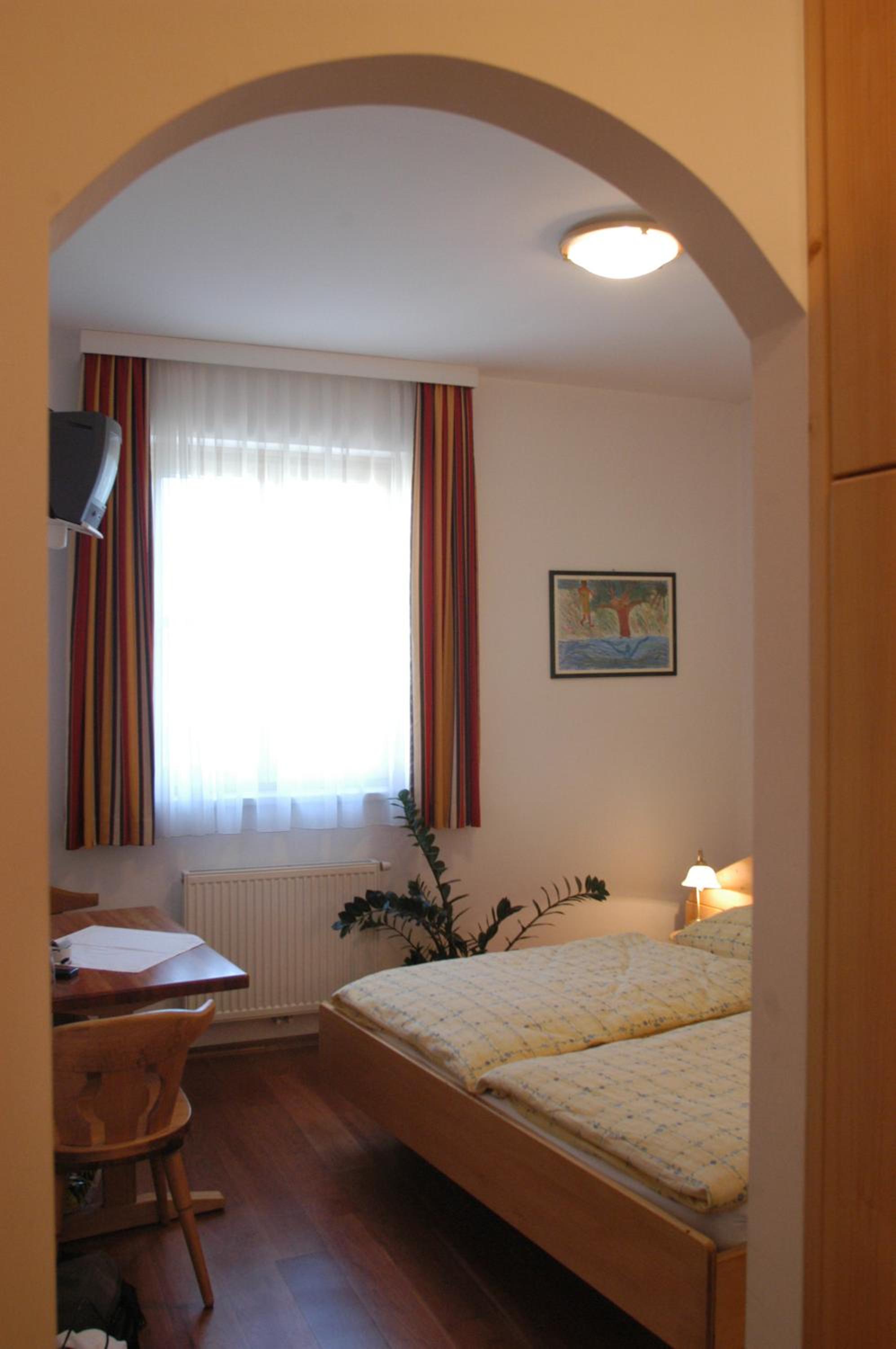 Basic Triple Room photo 1