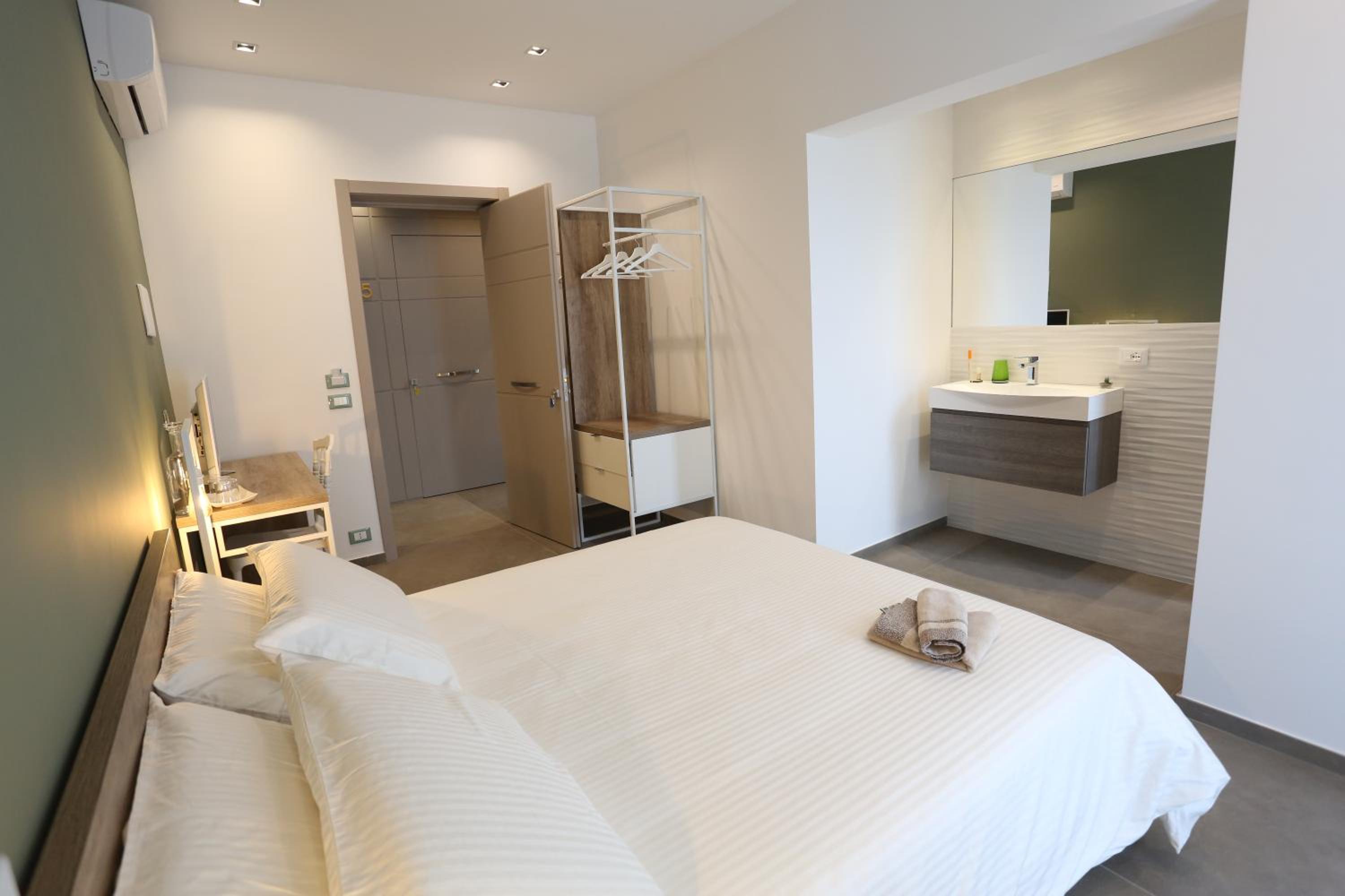 Standard Triple Room - Photo 1