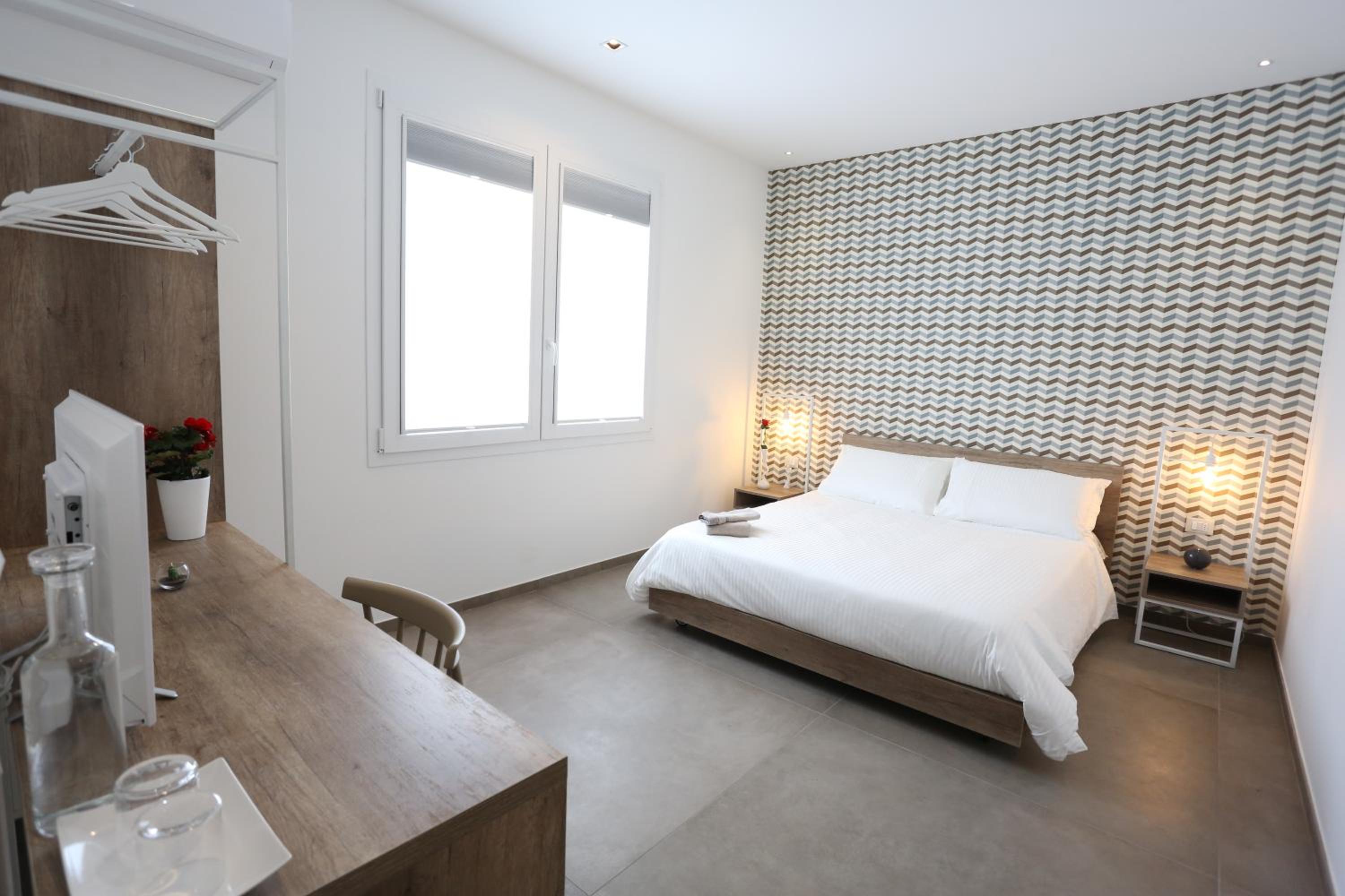 Standard Double Room - Photo 15