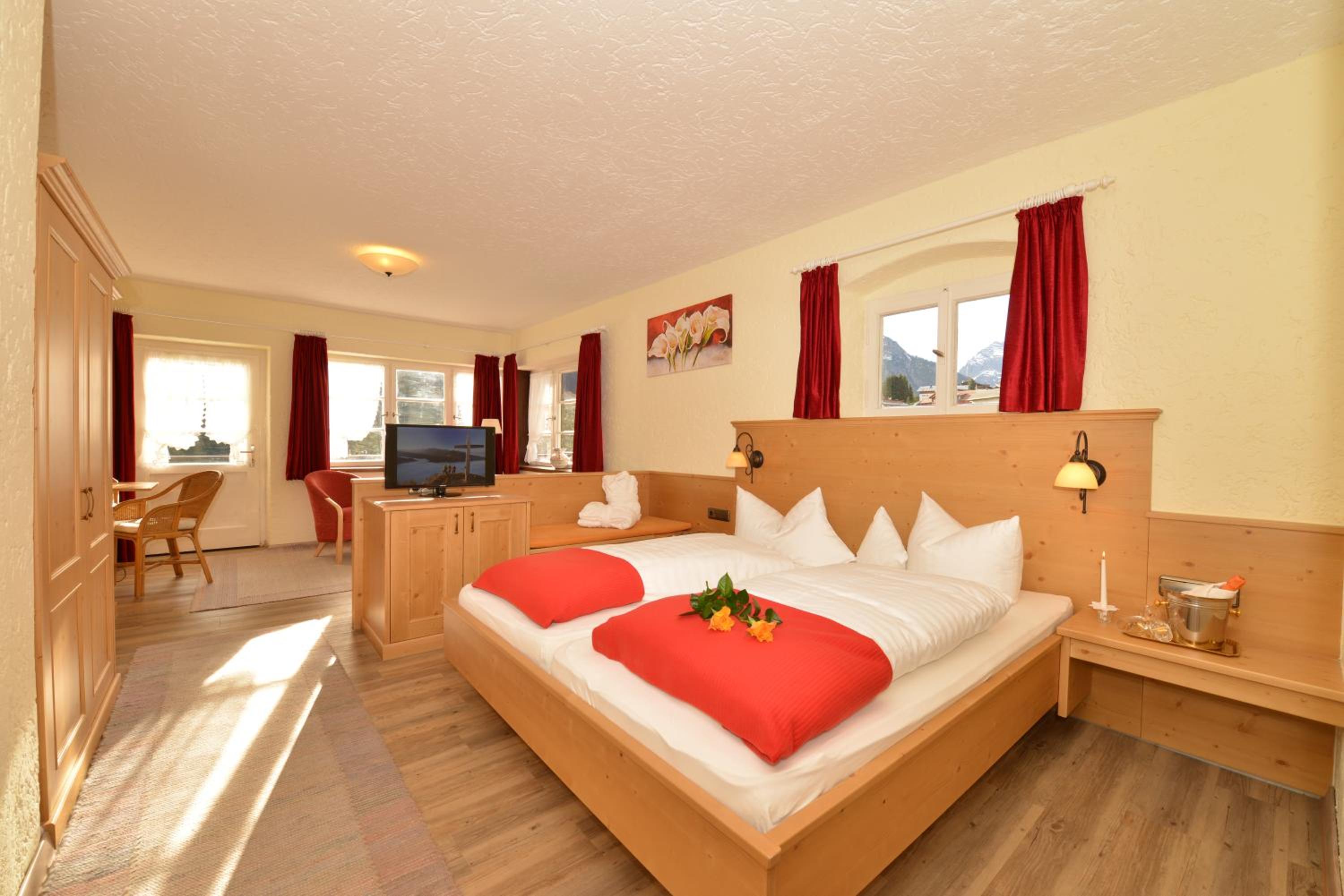 Large Deluxe Double Room With Balcony photo 1
