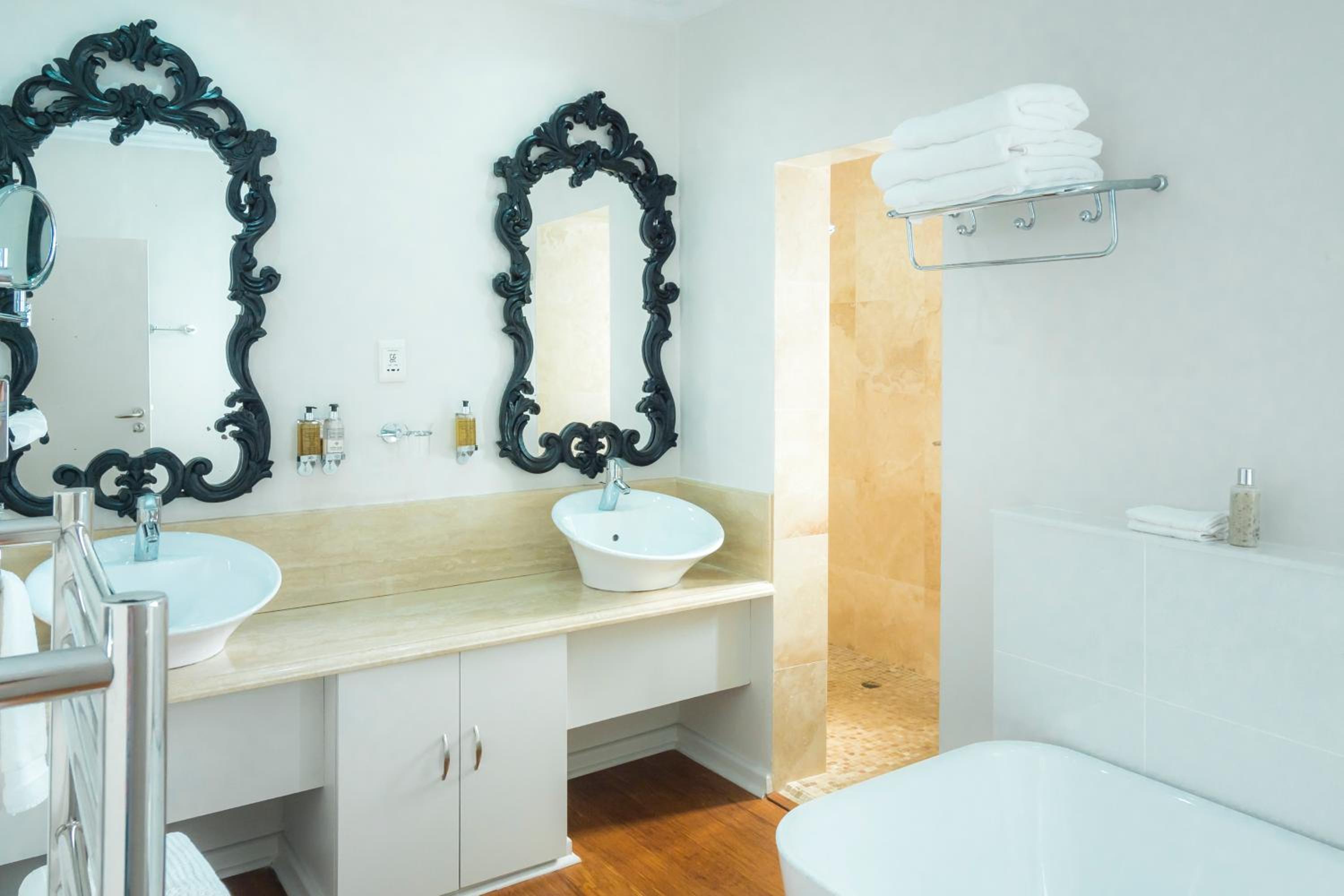 Superior Triple Room with Sea View - Photo 5