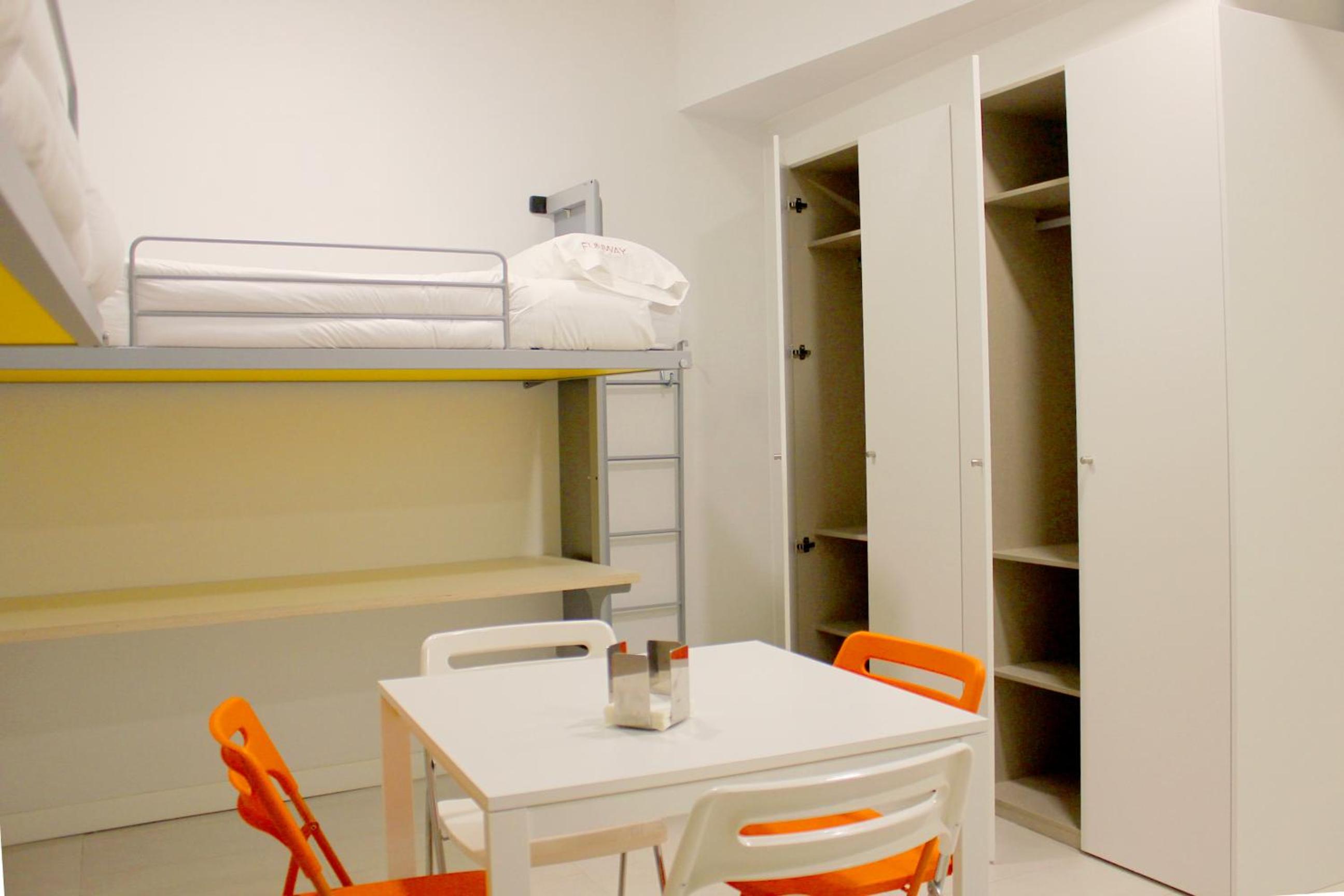 Cama individual en habitación compartida