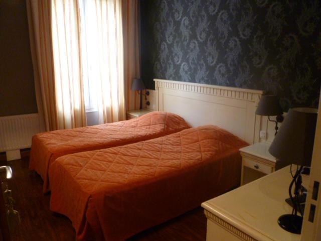 Twin Room - Photo 3