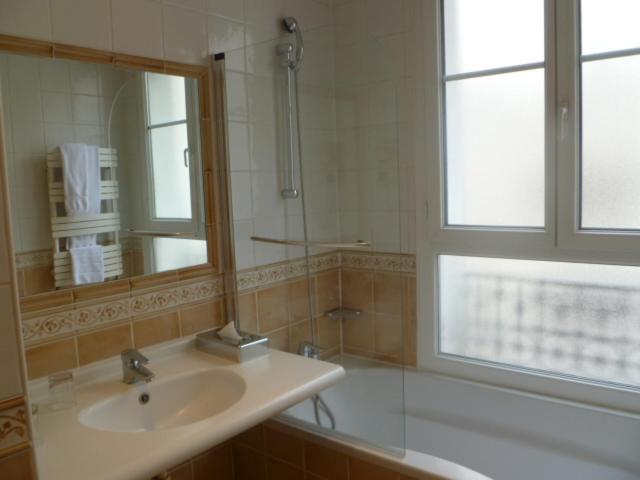 Twin Room - Photo 2