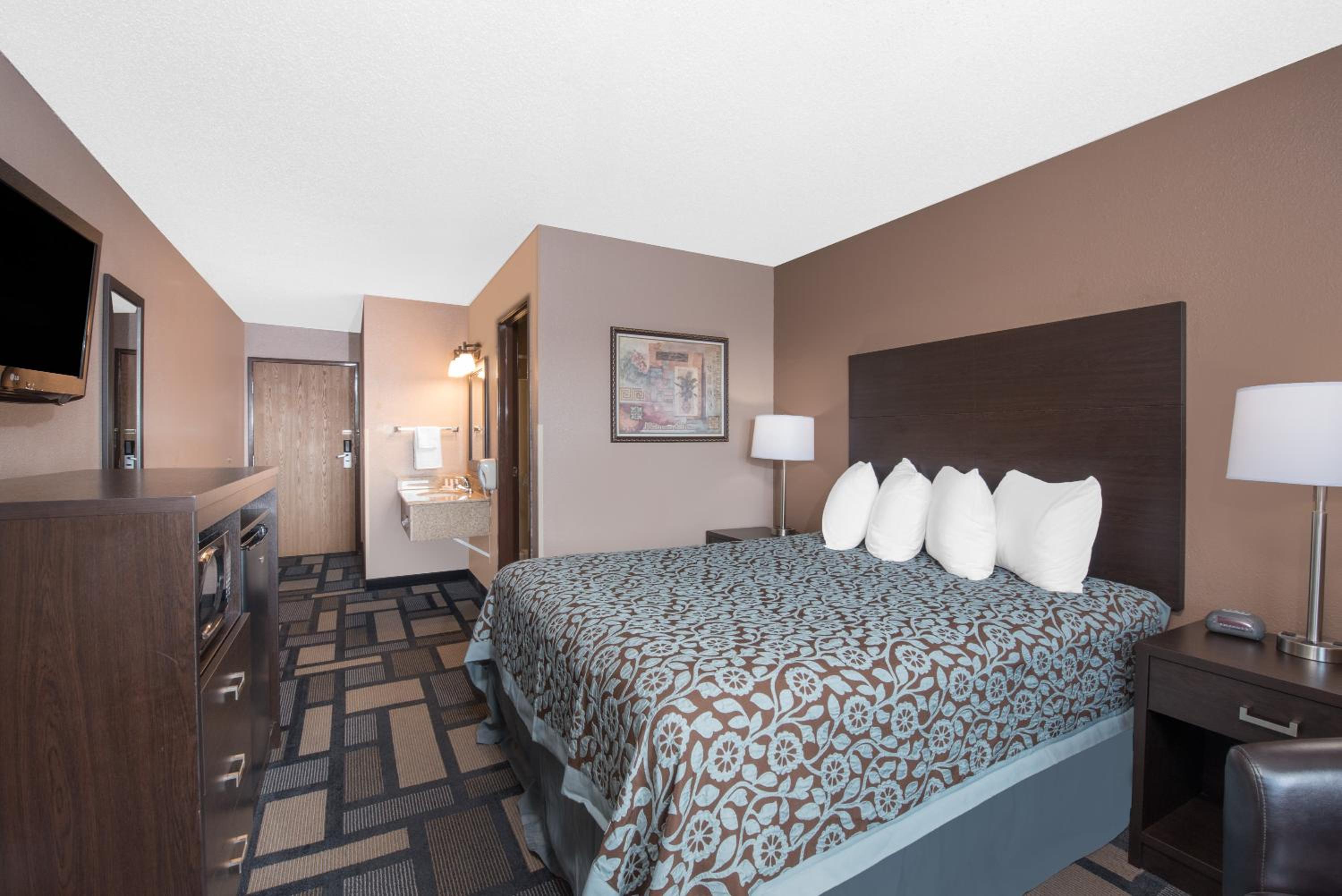 Queen Room, Disability Access, Non-Smoking - Photo 2