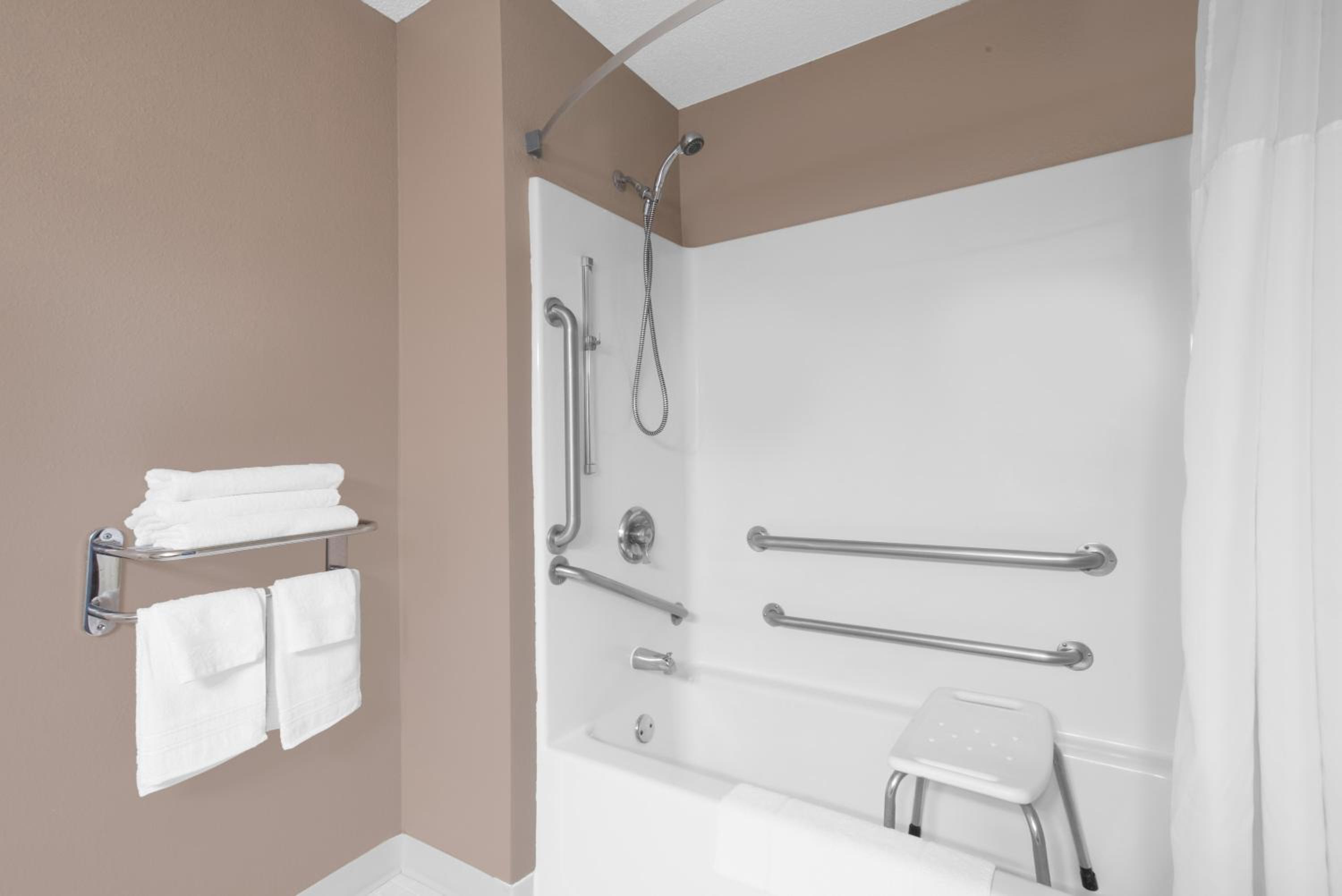 Queen Room, Disability Access, Non-Smoking - Photo 4