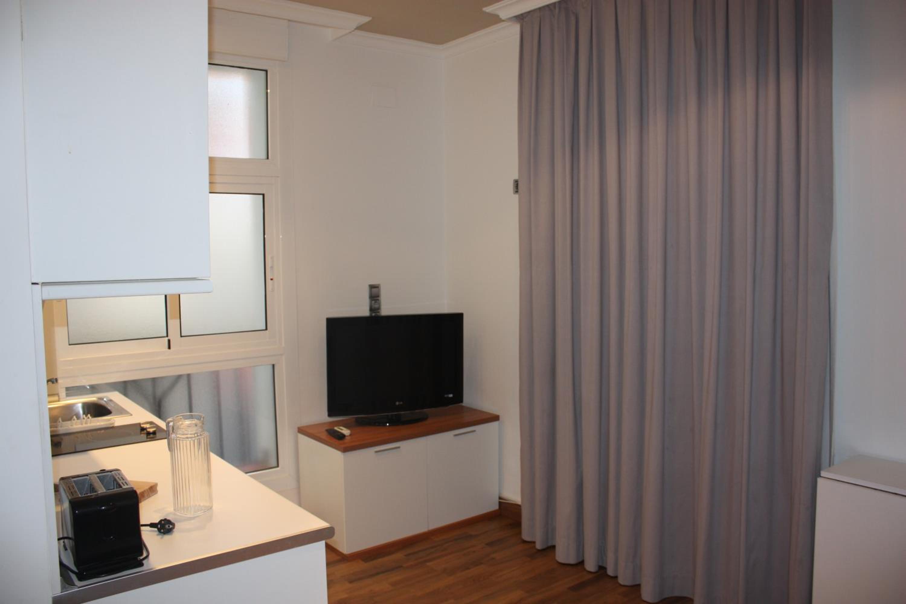Estudio con vistas a la ciudad (2 adultos)