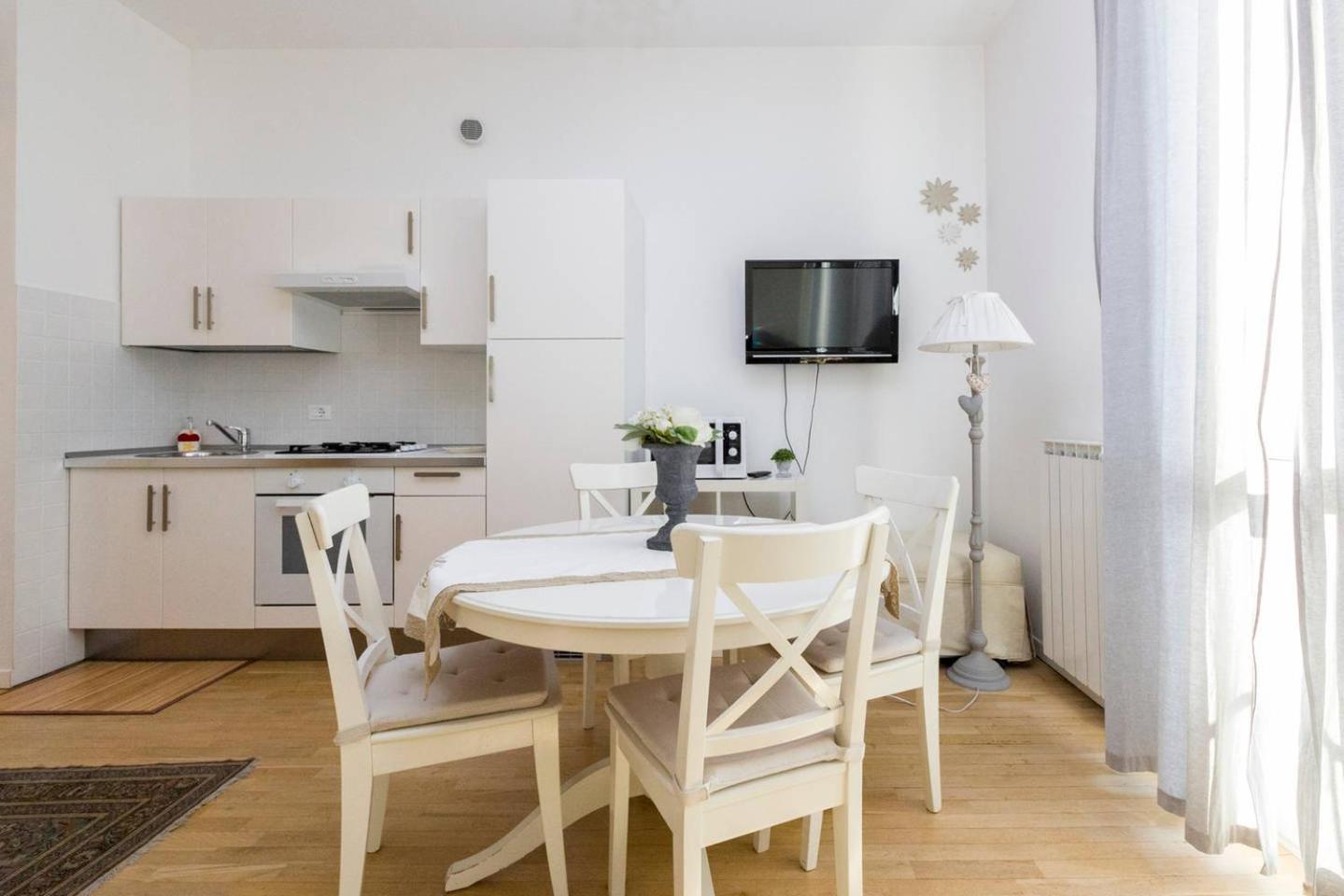 Studio Apartment - Photo 2