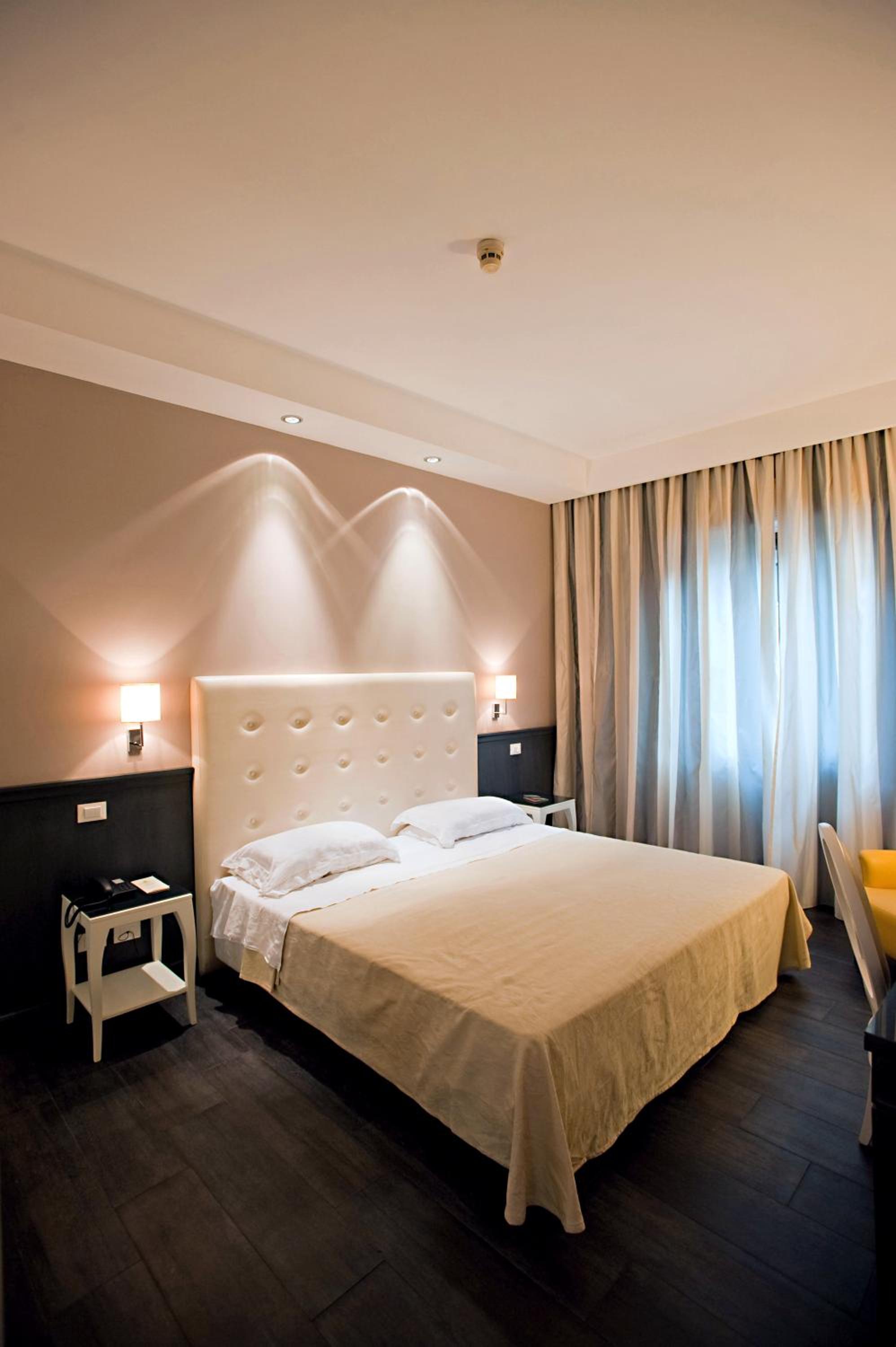 Superior Double or Twin Room - Photo 14
