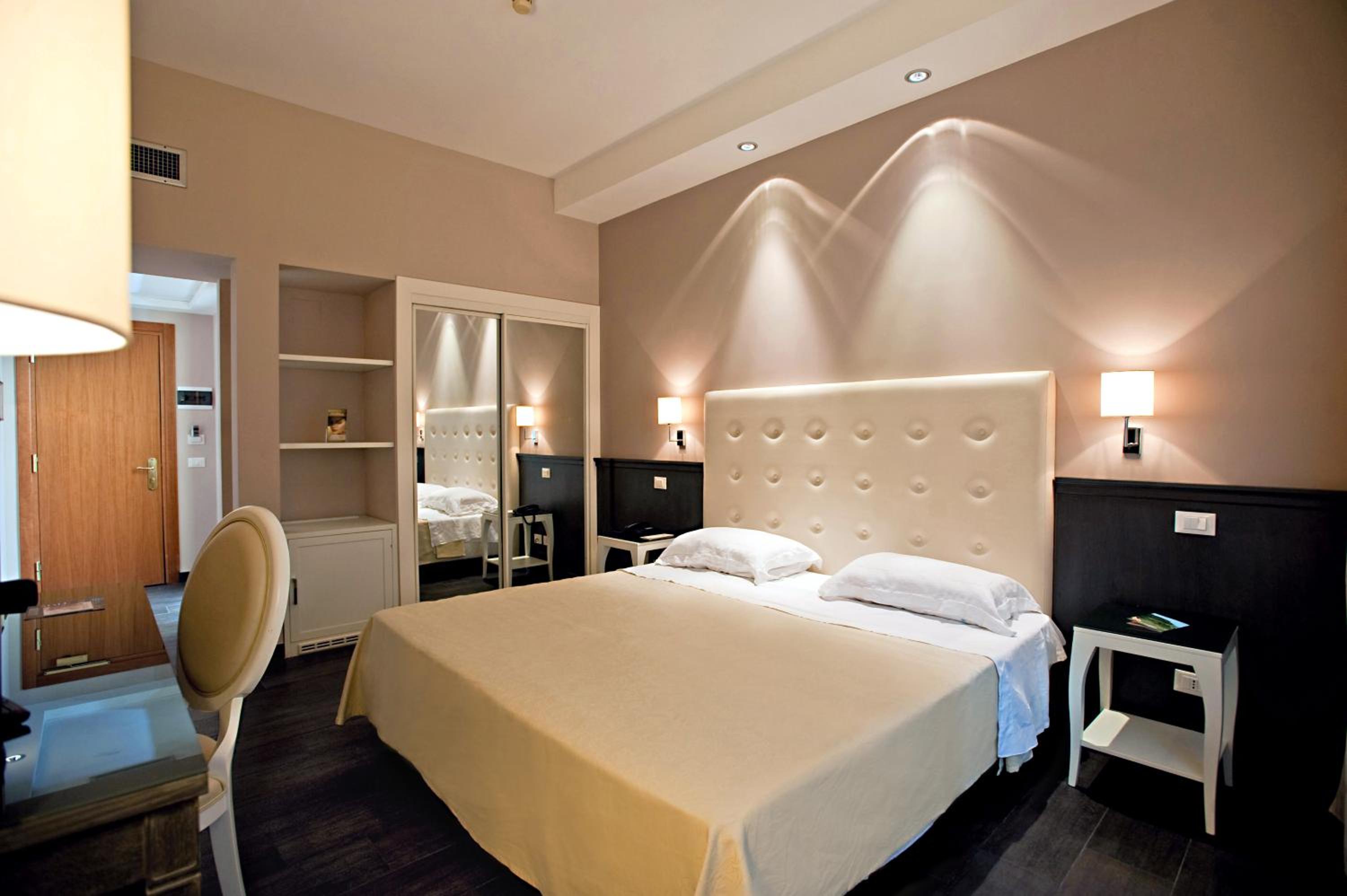Superior Double or Twin Room - Photo 3