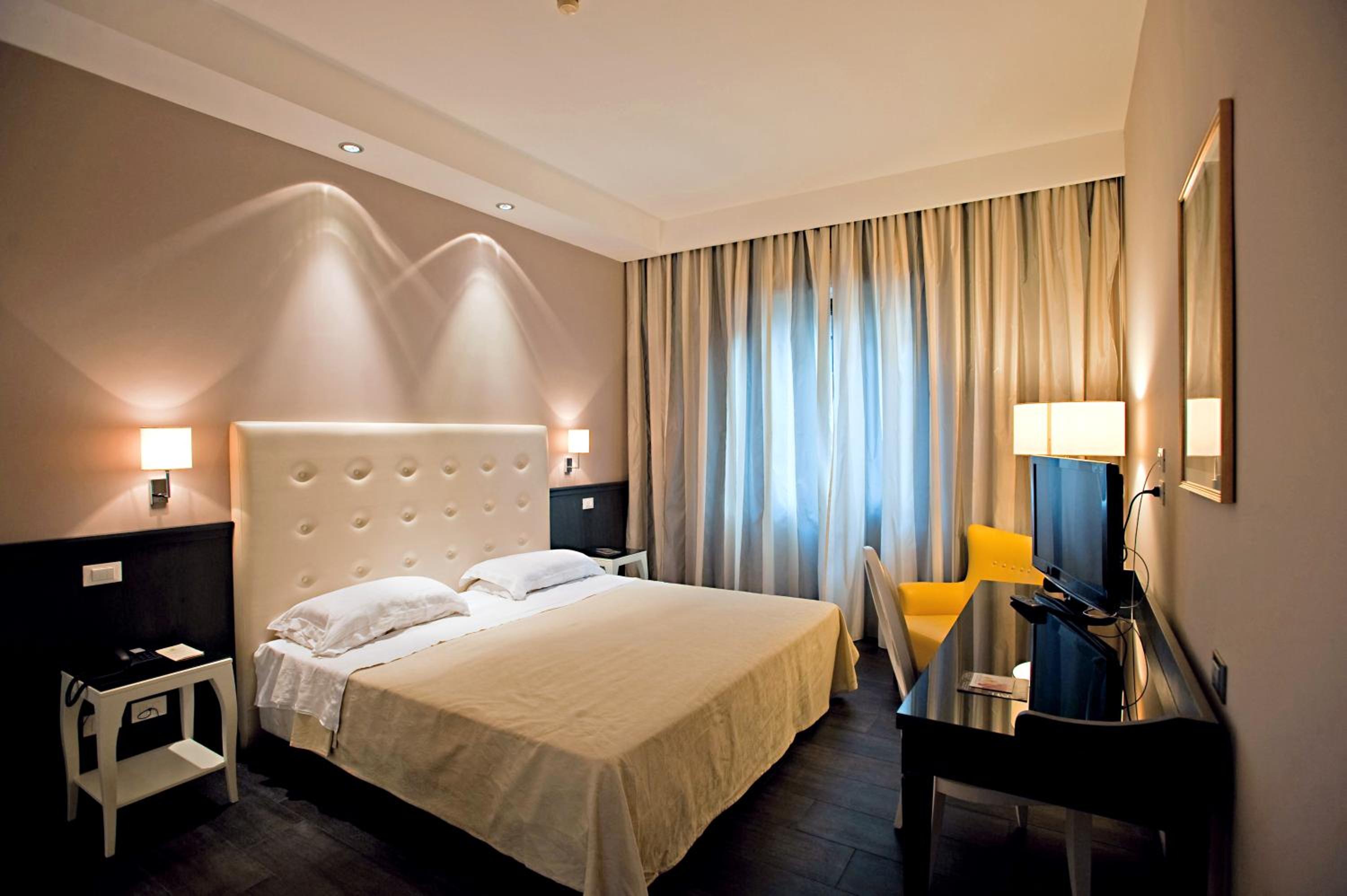 Superior Double or Twin Room - Photo 2