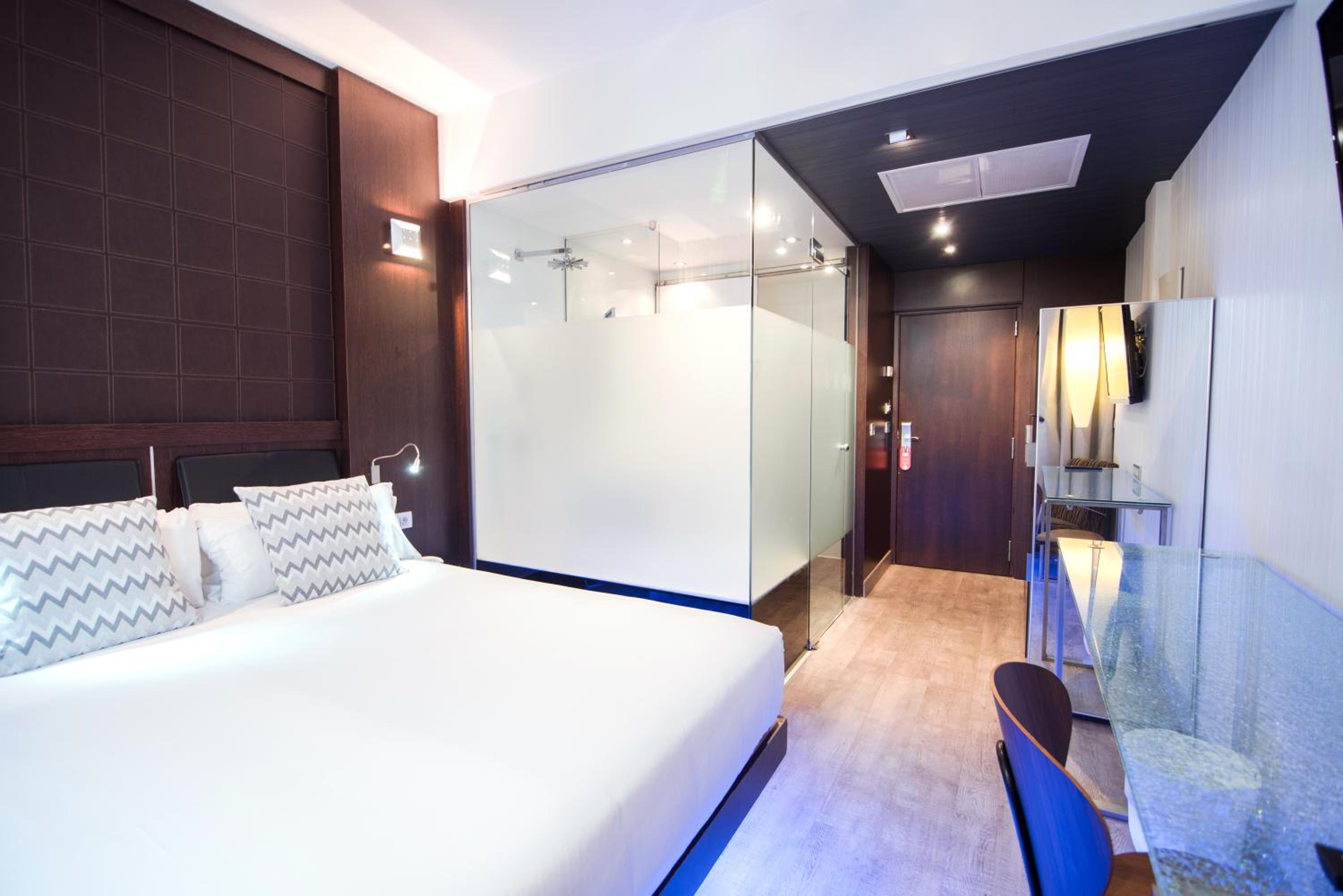 Double Room (1 - 2 Adults) - Photo 4