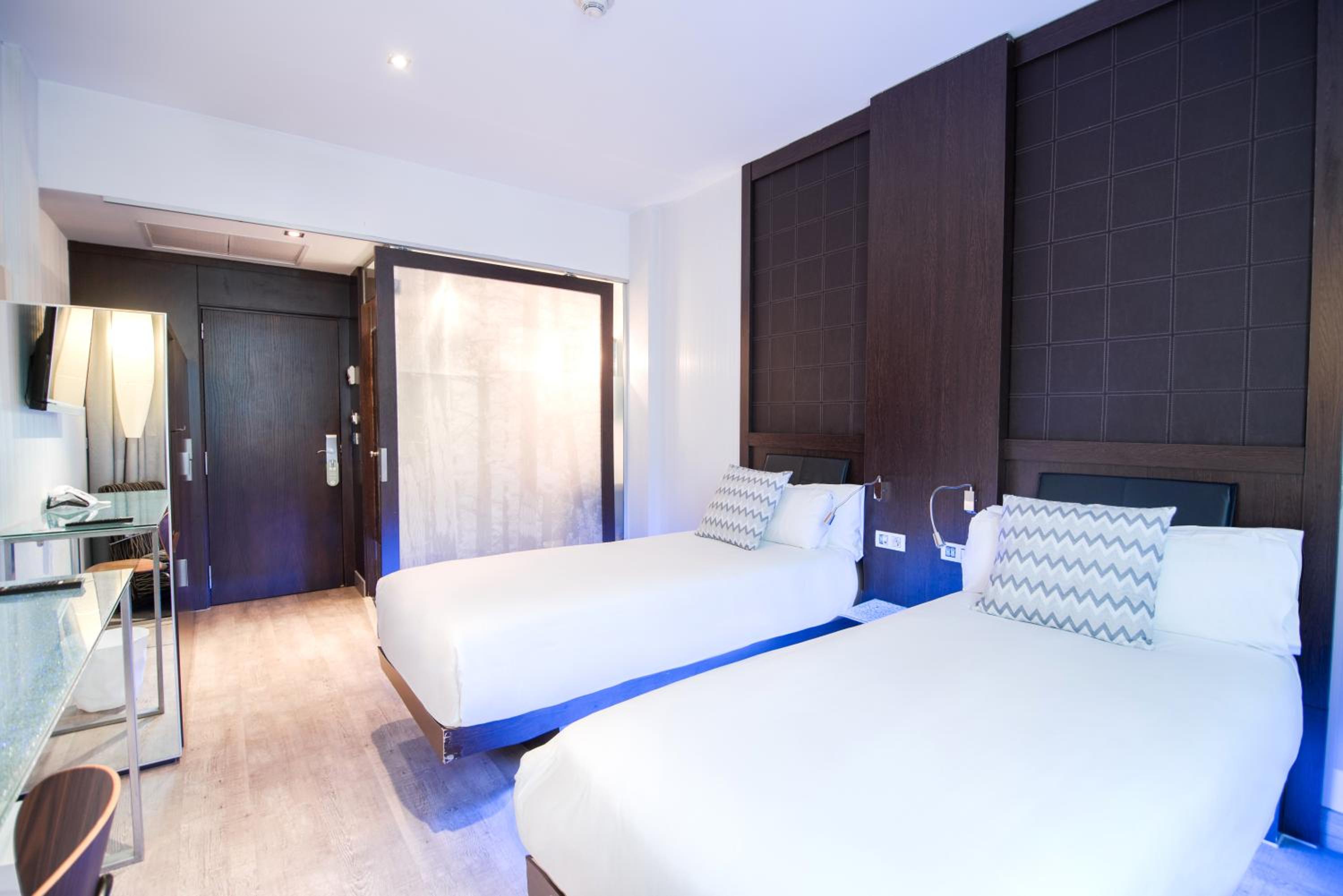 Double Room (1 - 2 Adults) - Photo 2
