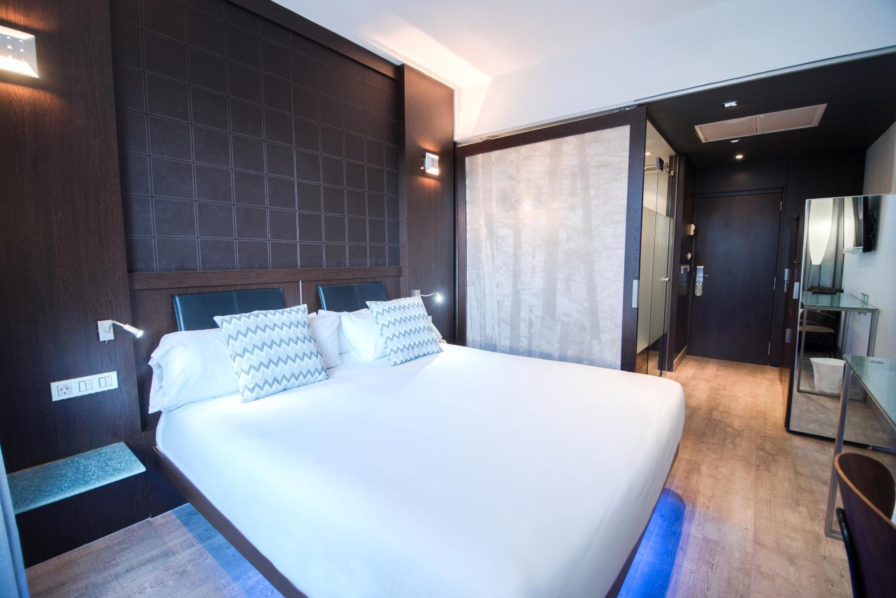 Double Room (1 - 2 Adults) - Photo 1