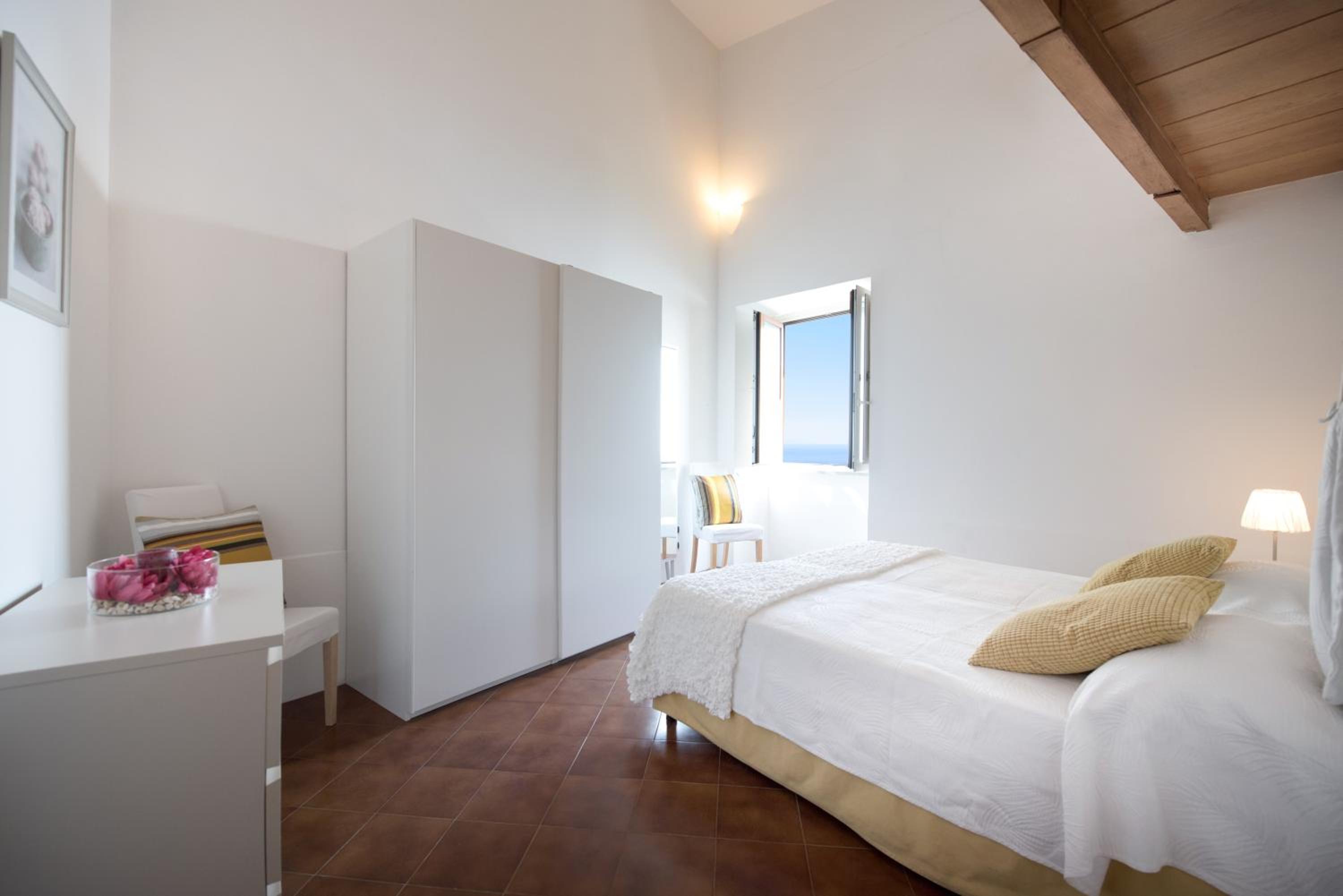 Apartment with Sea View (4 Adults) photo 3