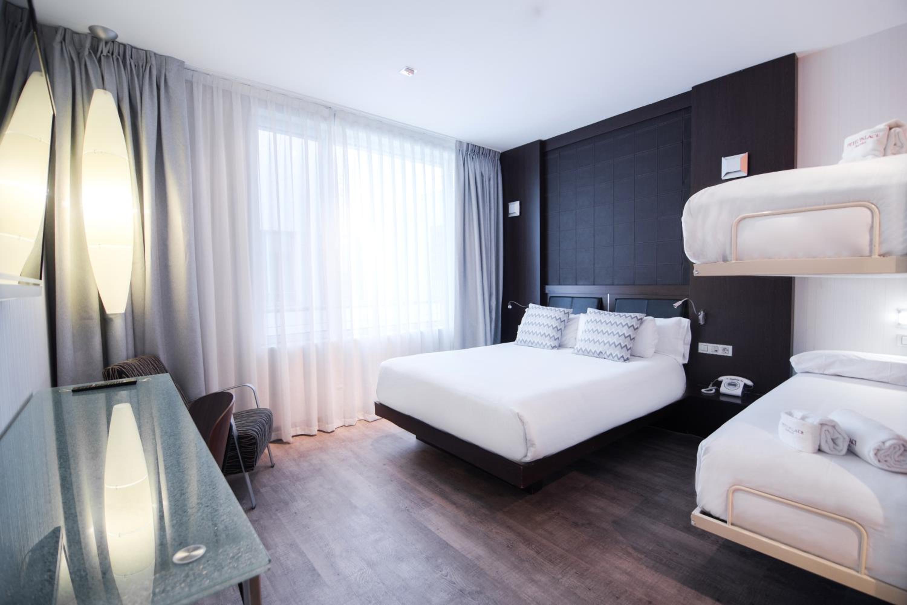 Quadruple Room (4 Adults) - Photo 5