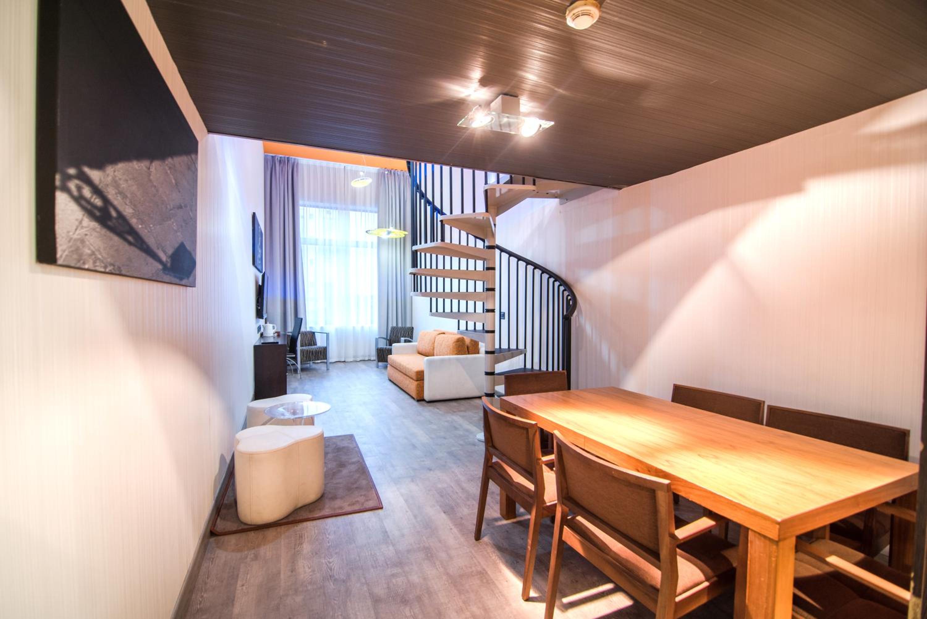 Duplex Quadruple Room - Photo 2