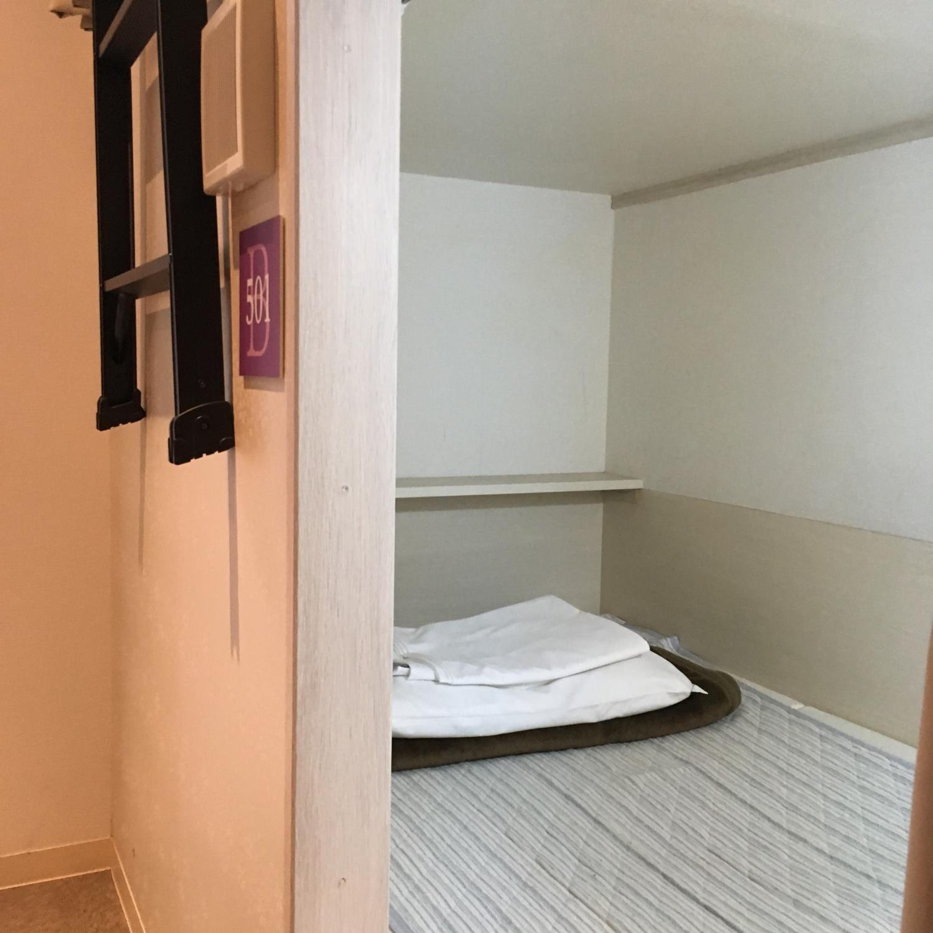 Capsule Room - Female Only photo 3
