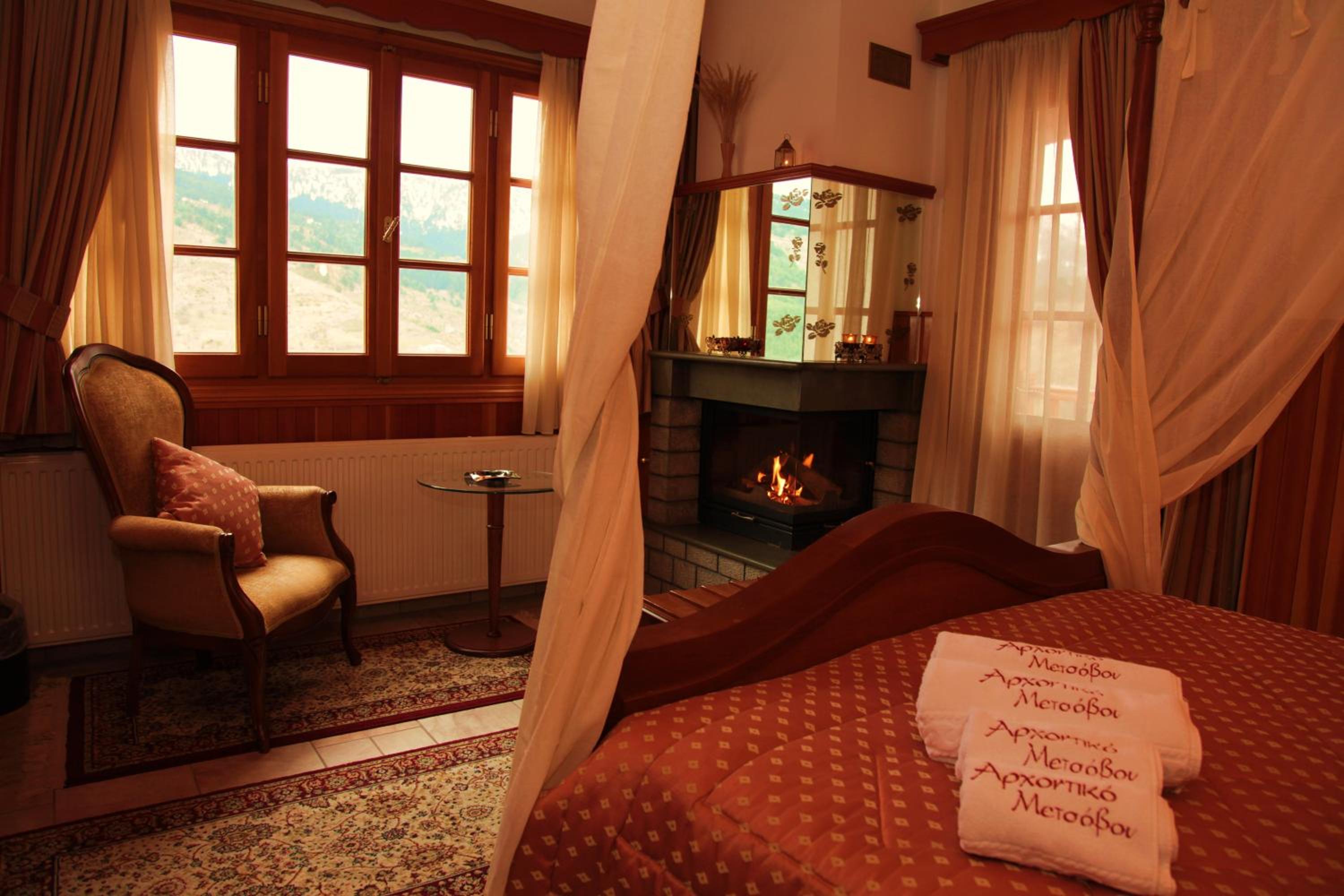 Deluxe Double Room with Fireplace and Spa Bath photo 2