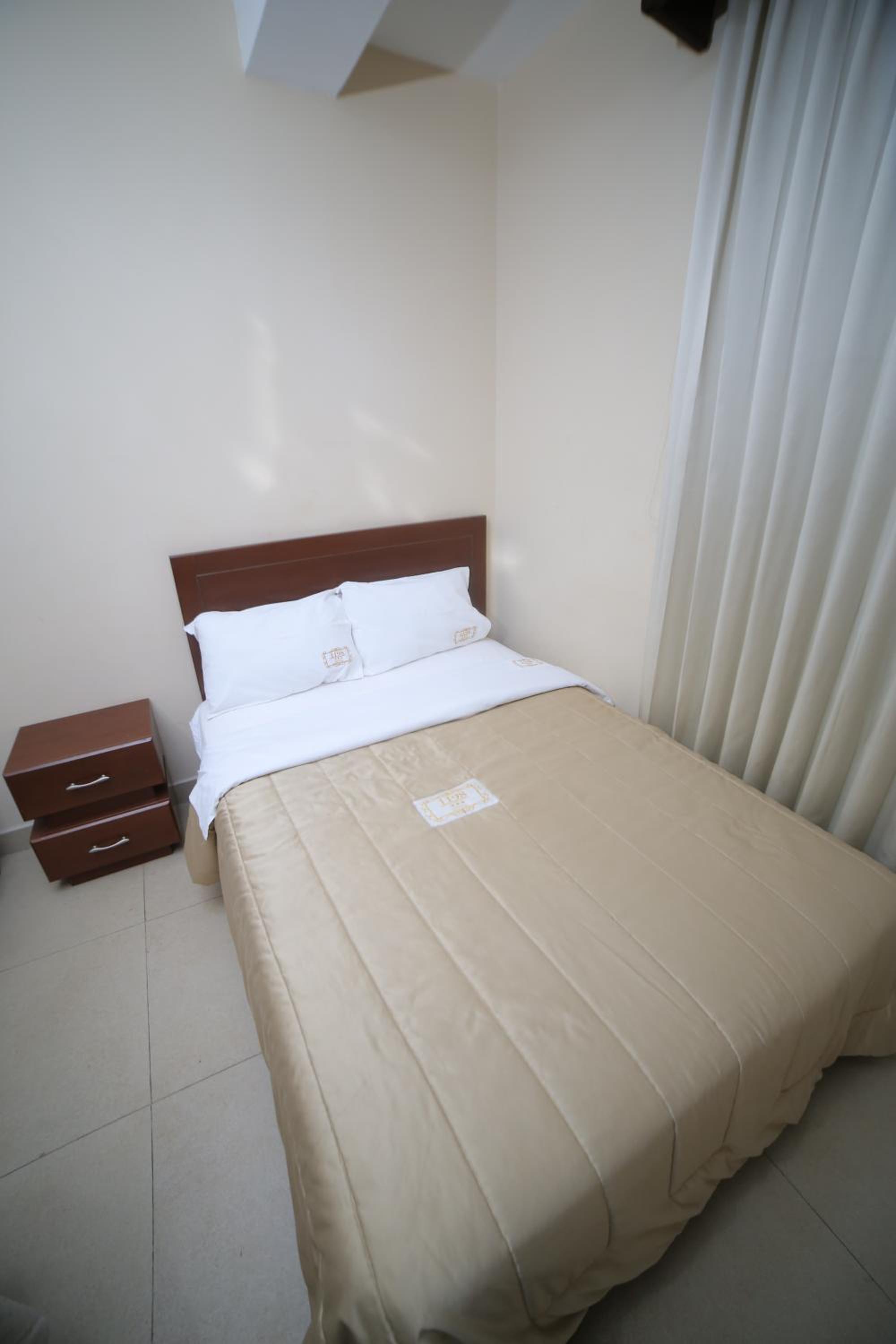 Twin Room With Private Bathroom photo 3
