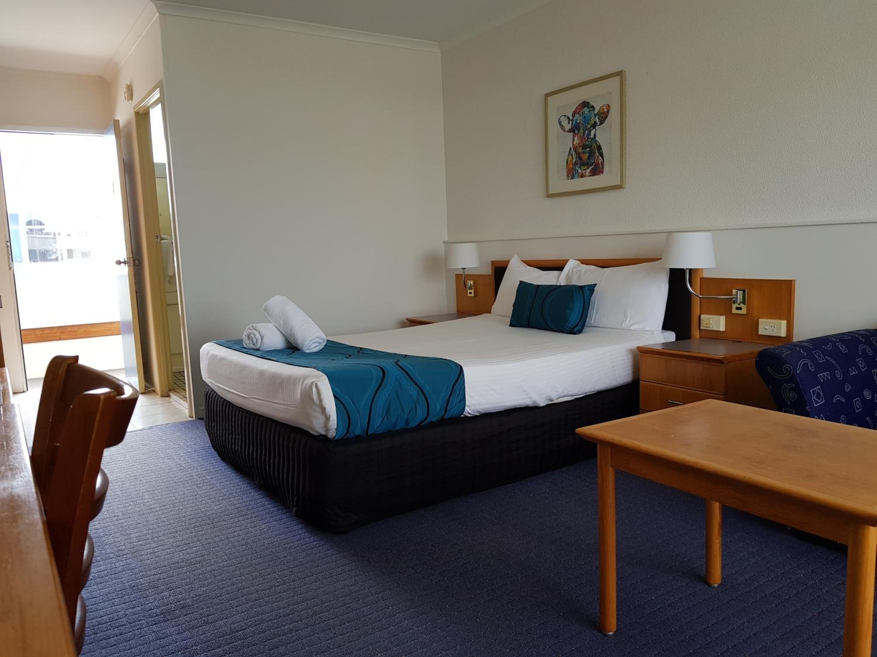 Executive Queen and single with Balcony (Upstairs)