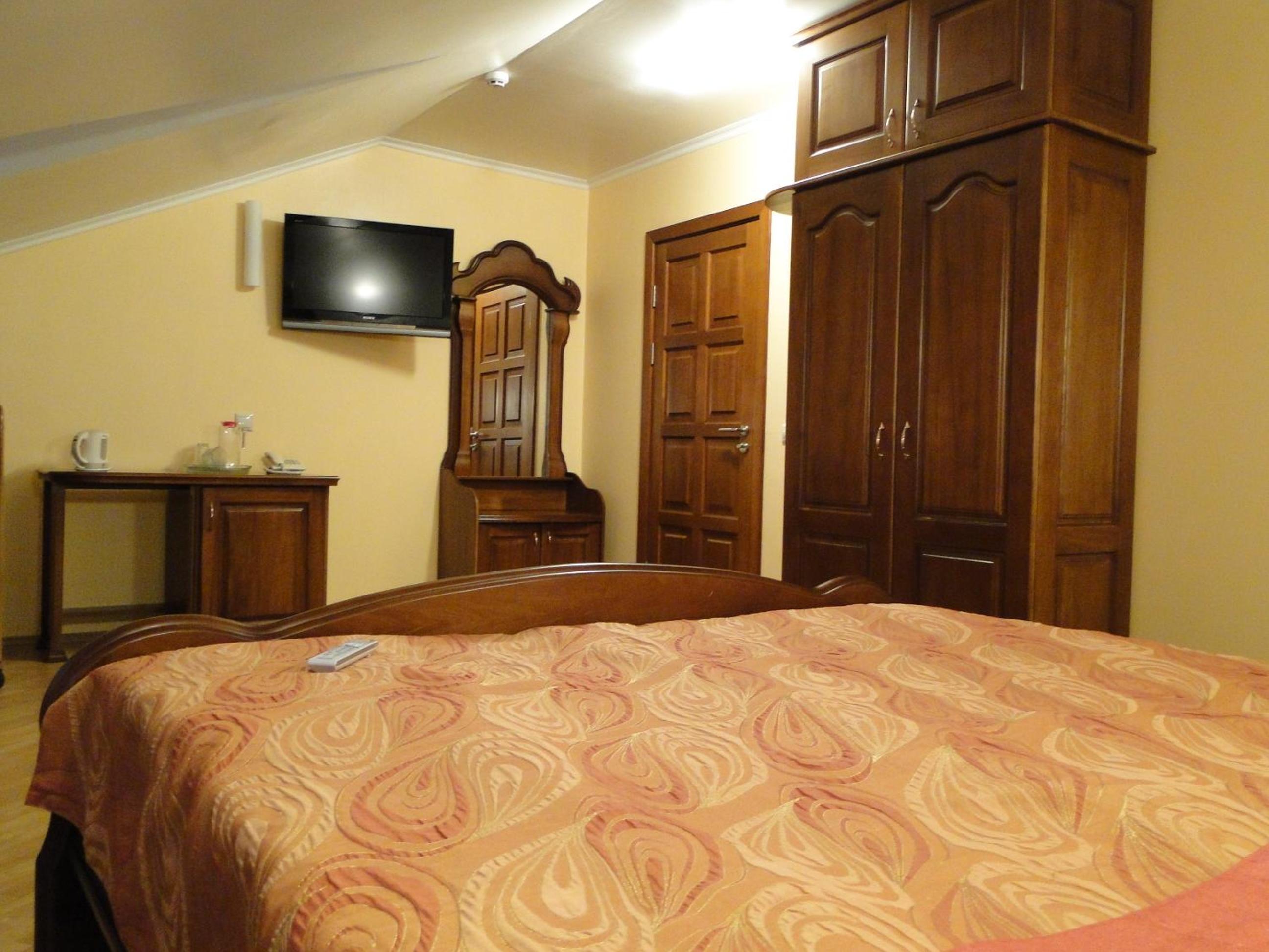 Family Room photo 2