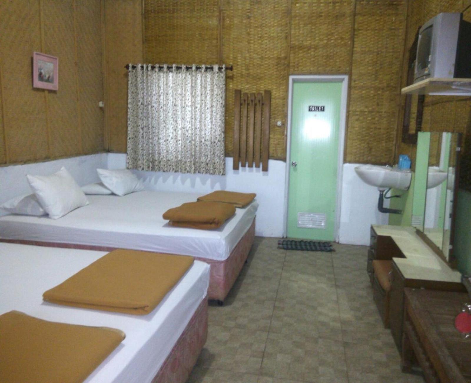 Standard Family Room - Photo 7