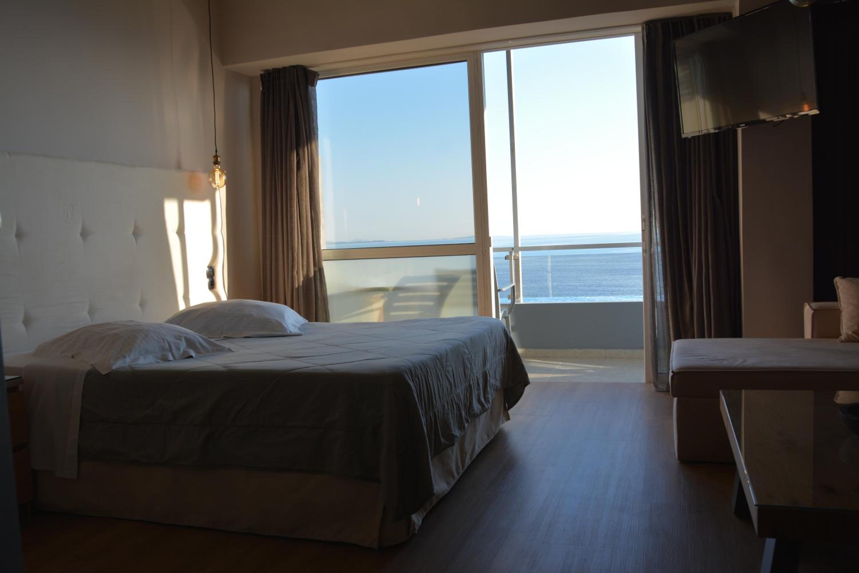 Family Room with Sea View photo 3