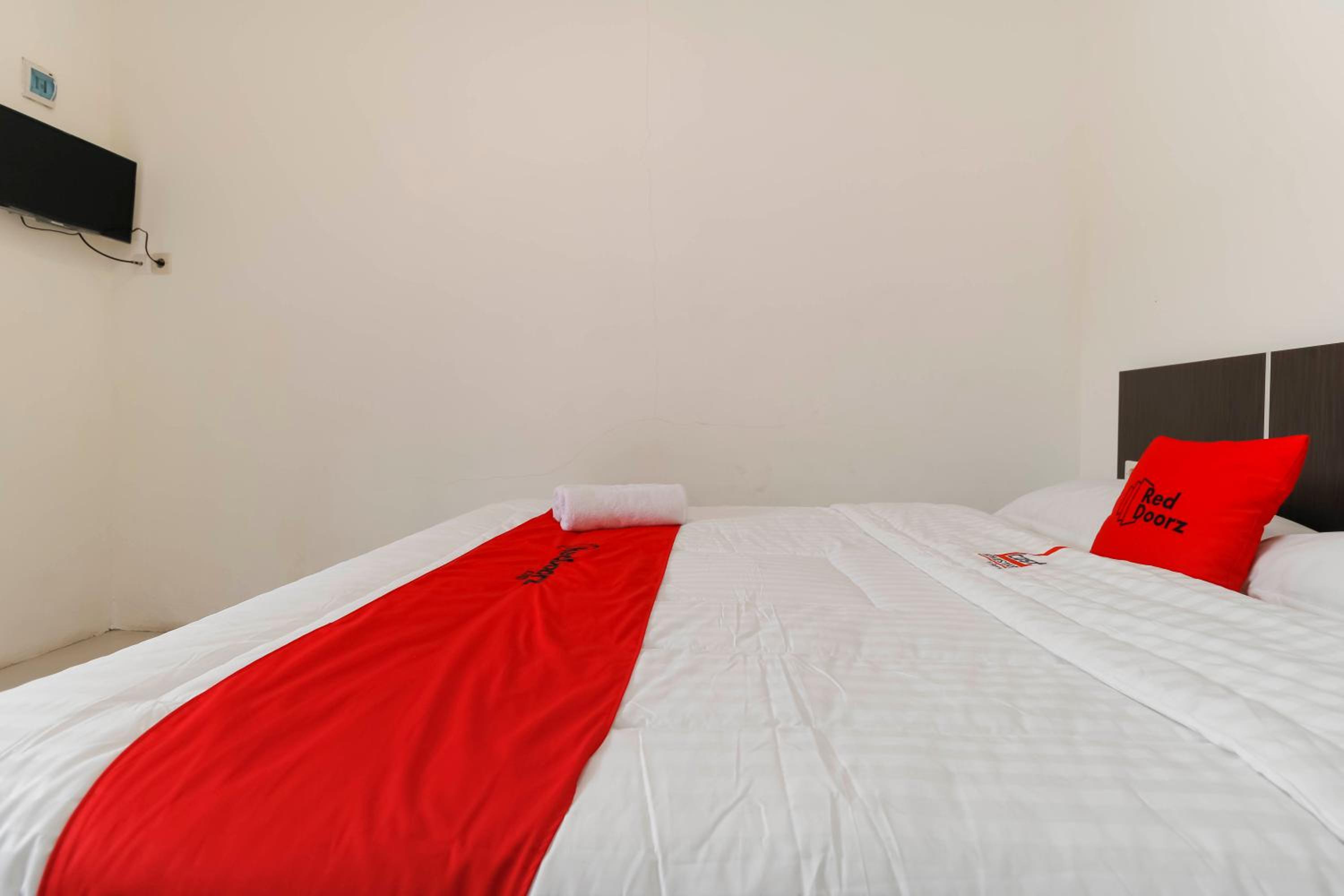 RedDoorz Double Room photo 3
