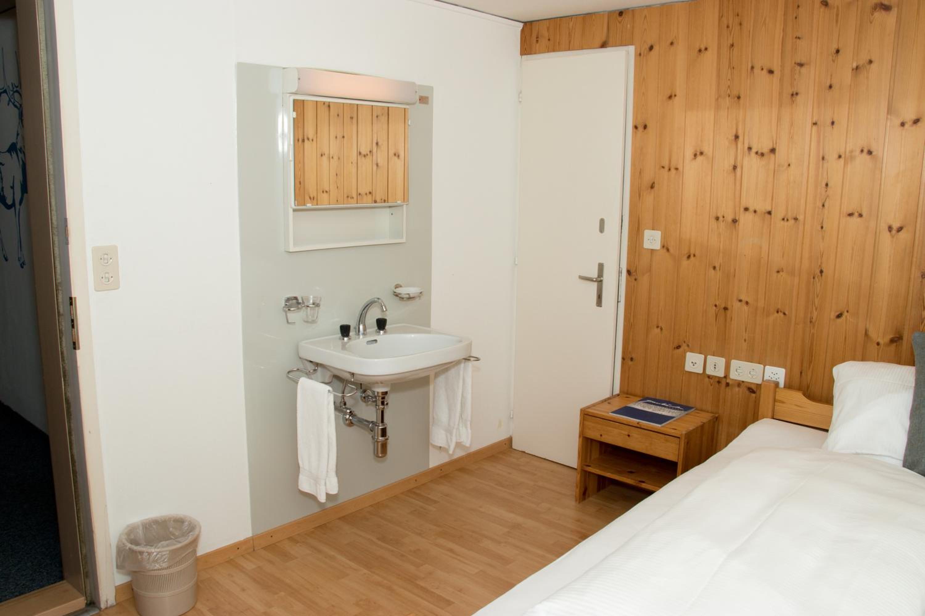 Double Room with Shared Bathroom photo 3