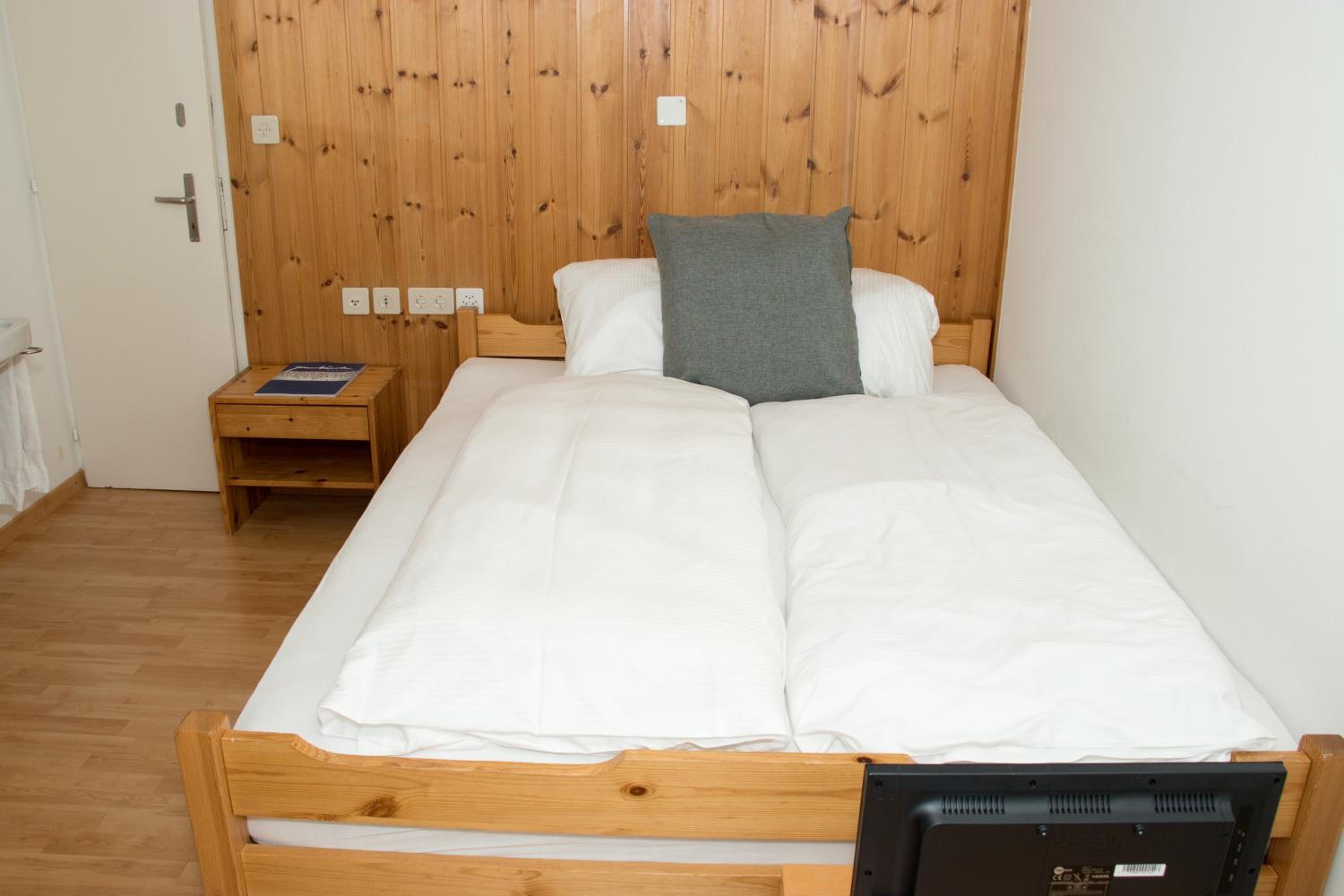 Double Room with Shared Bathroom photo 2