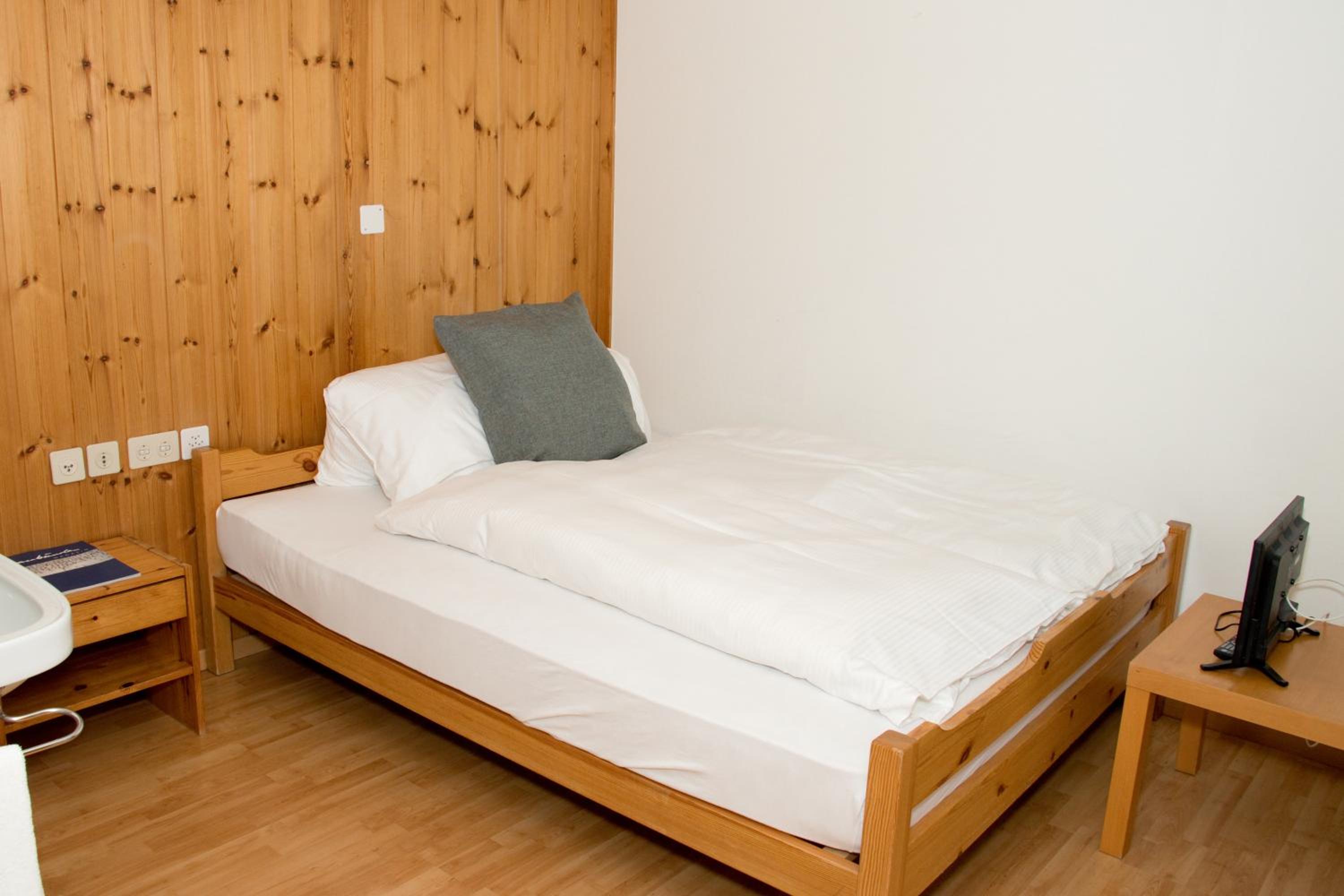 Double Room with Shared Bathroom photo 1