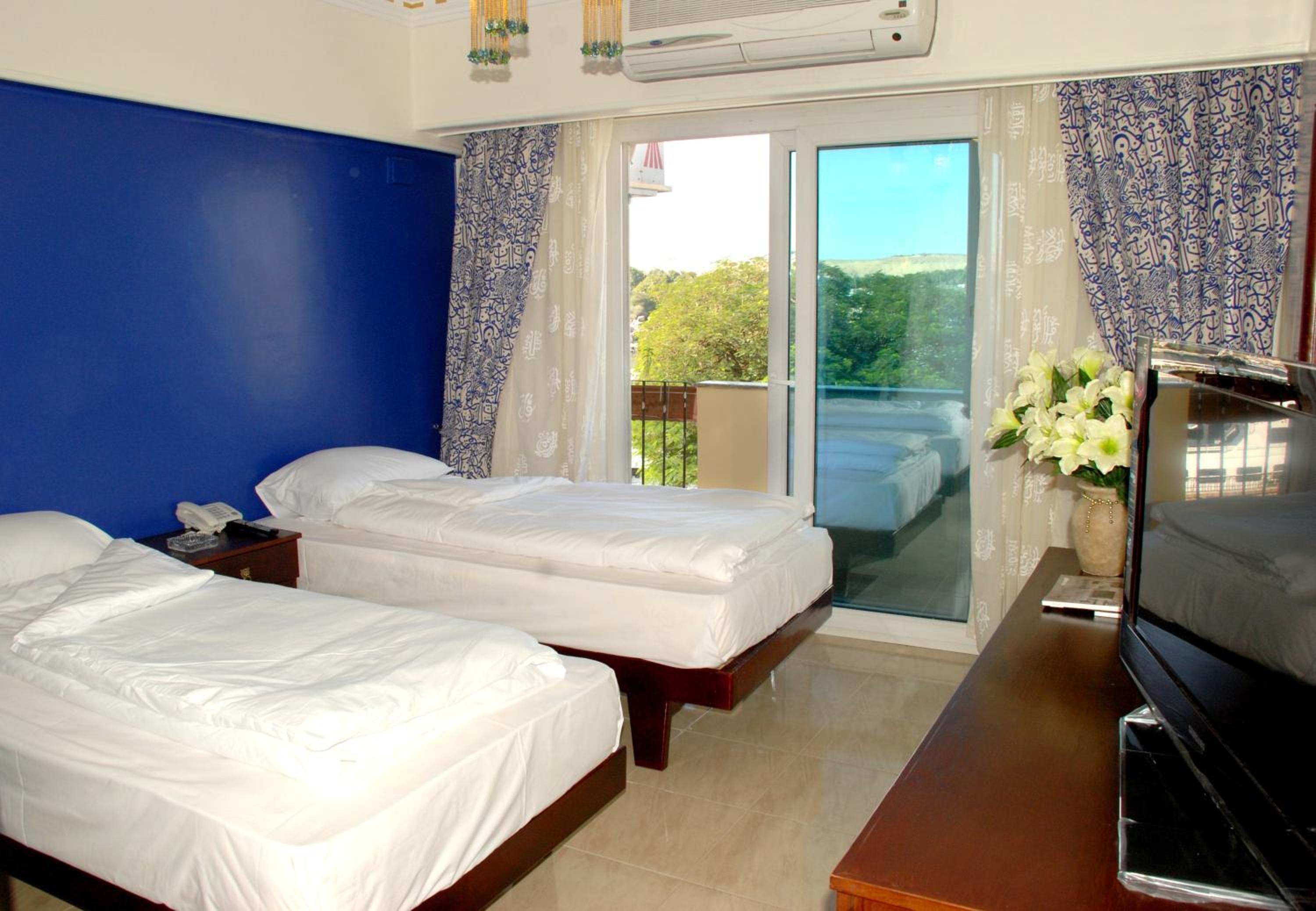 Deluxe Triple Room with River View - Photo 6
