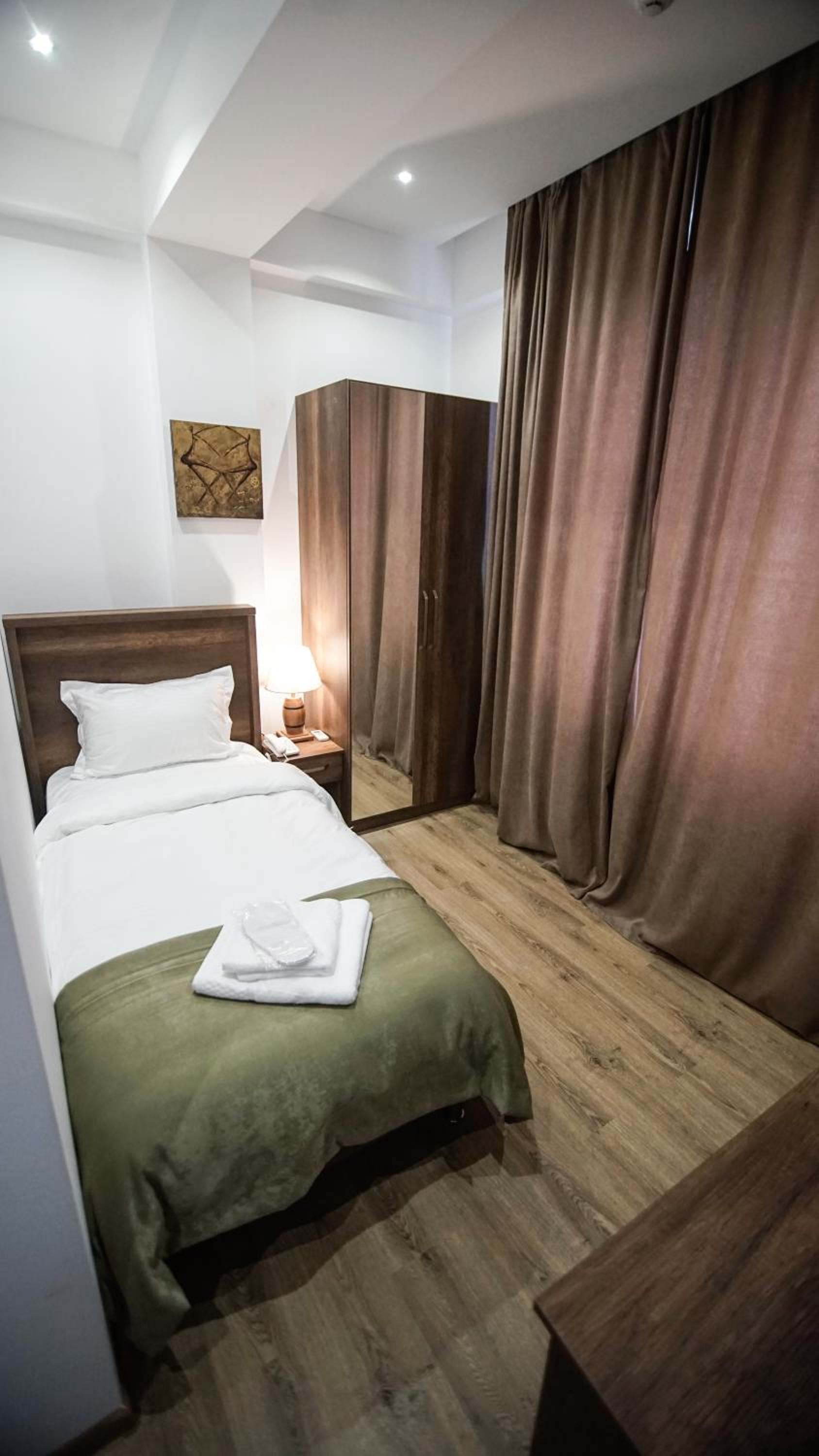 Single Room photo 2